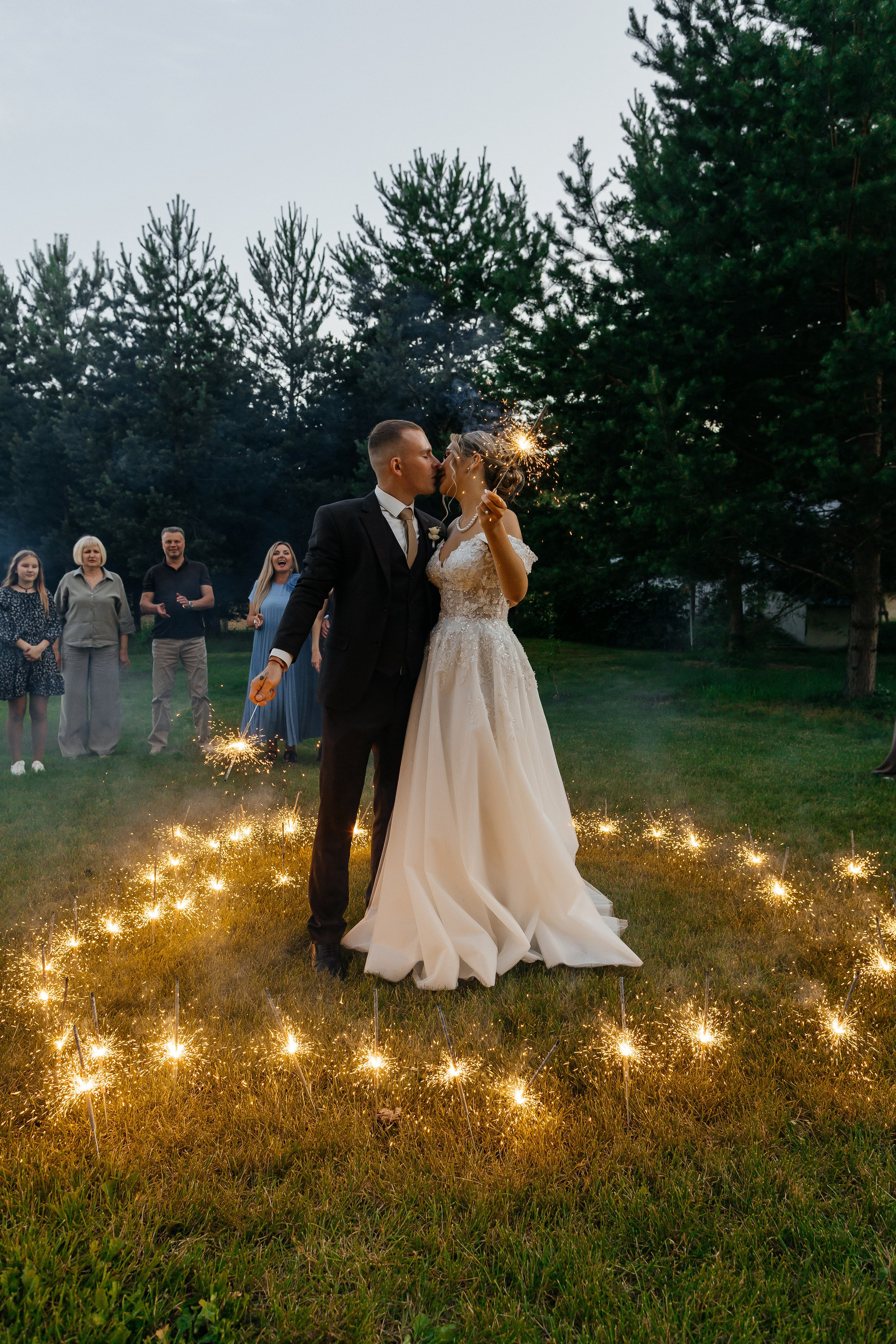 Красивая летняя свадьба в шатре. Олег Сверчков | Свадебный фотограф Вологда