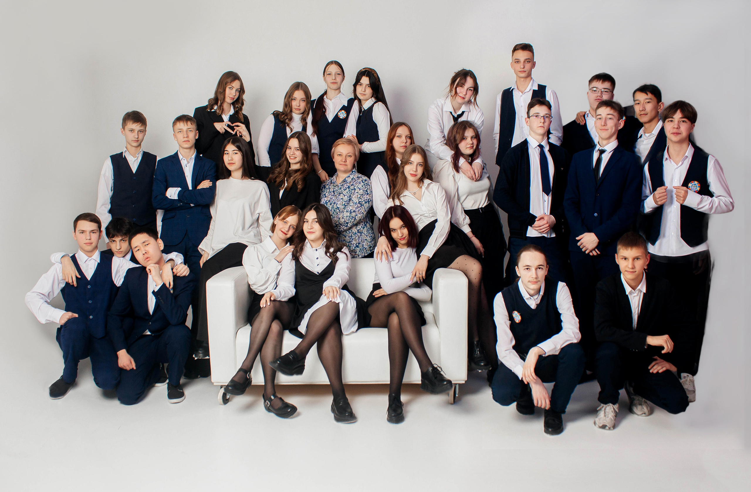 Выпускные альбомы Axioma для старших классов. AXIOMA │ Выпускные альбомы в Иркуске. Альбом в подарок! Закажи сейчас!