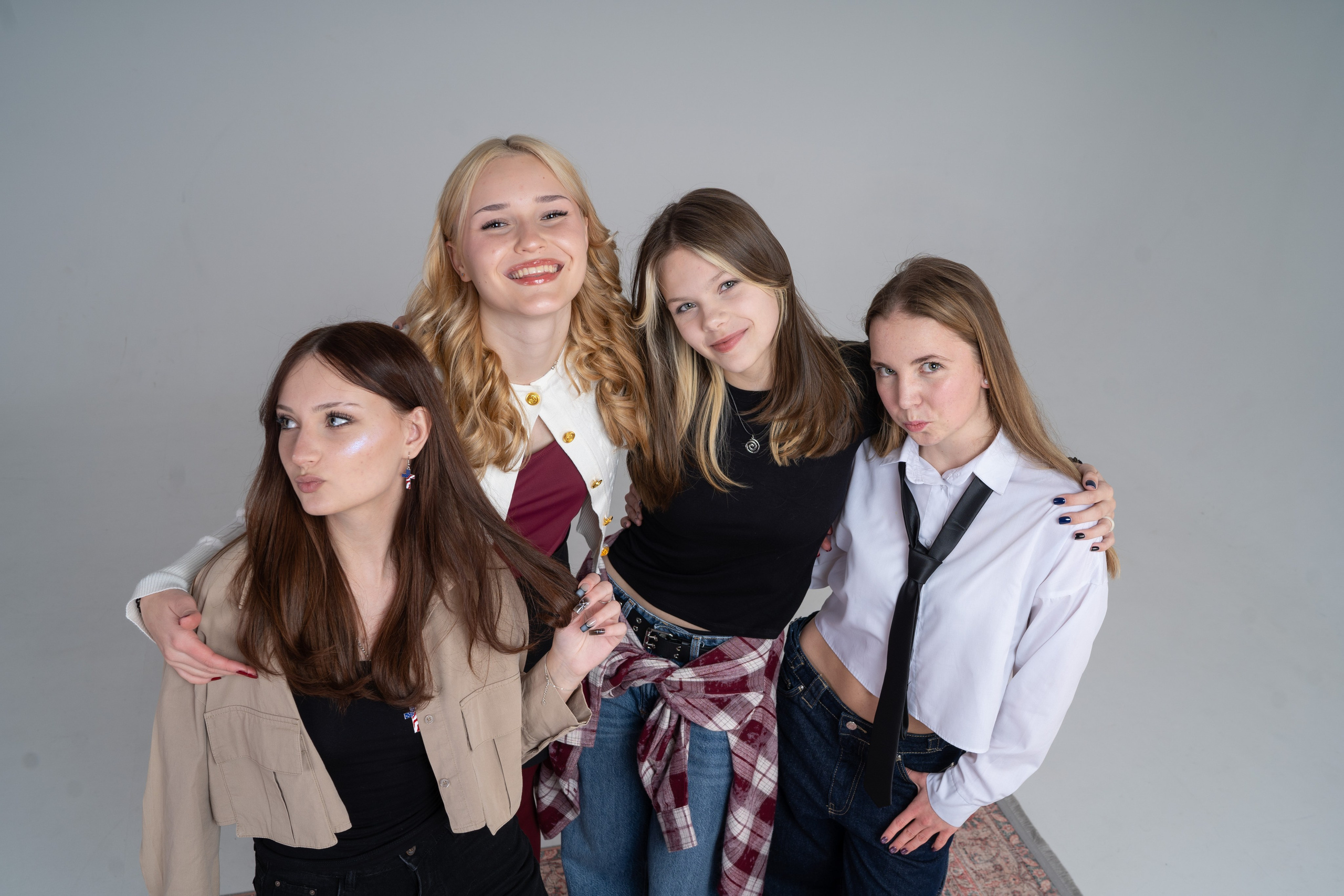 СТАРШАЯ ШКОЛА. ШКОЛЬНЫЙ И ДЕТСКИЙ ФОТОГРАФ В ИЖЕВСКЕ ОКСАНА ПЕРЕВОЗЧИКОВА, ВЫПУСКНЫЕ АЛЬБОМЫ
