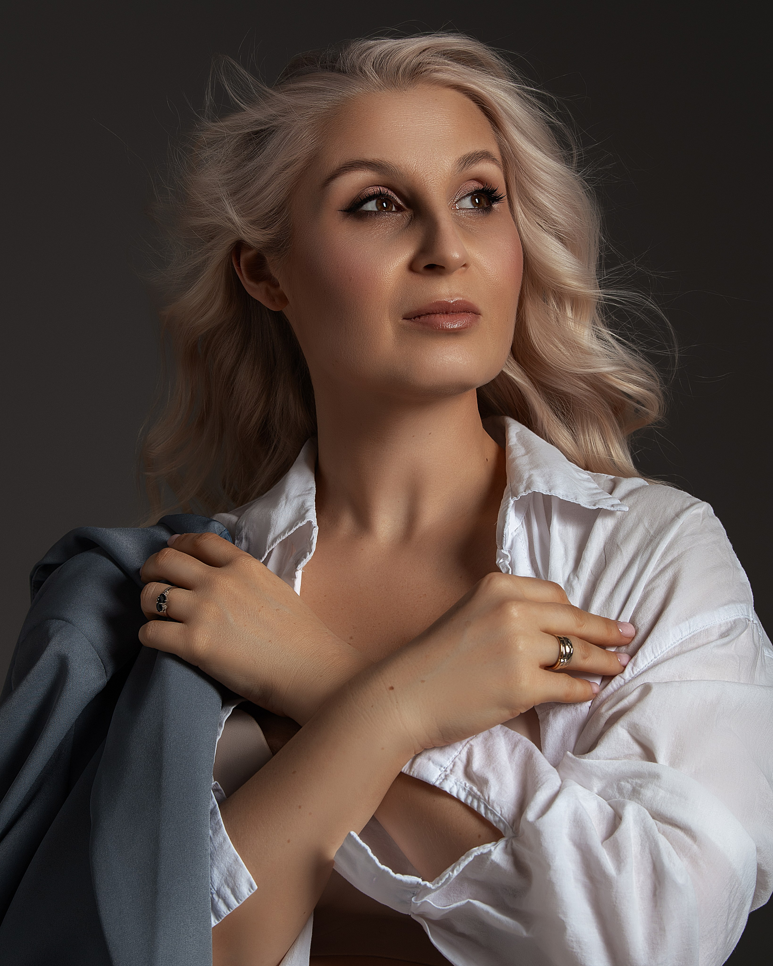 Фотосессия беременности на циклораме. Женский фотограф в Москве Богдашкина Динара