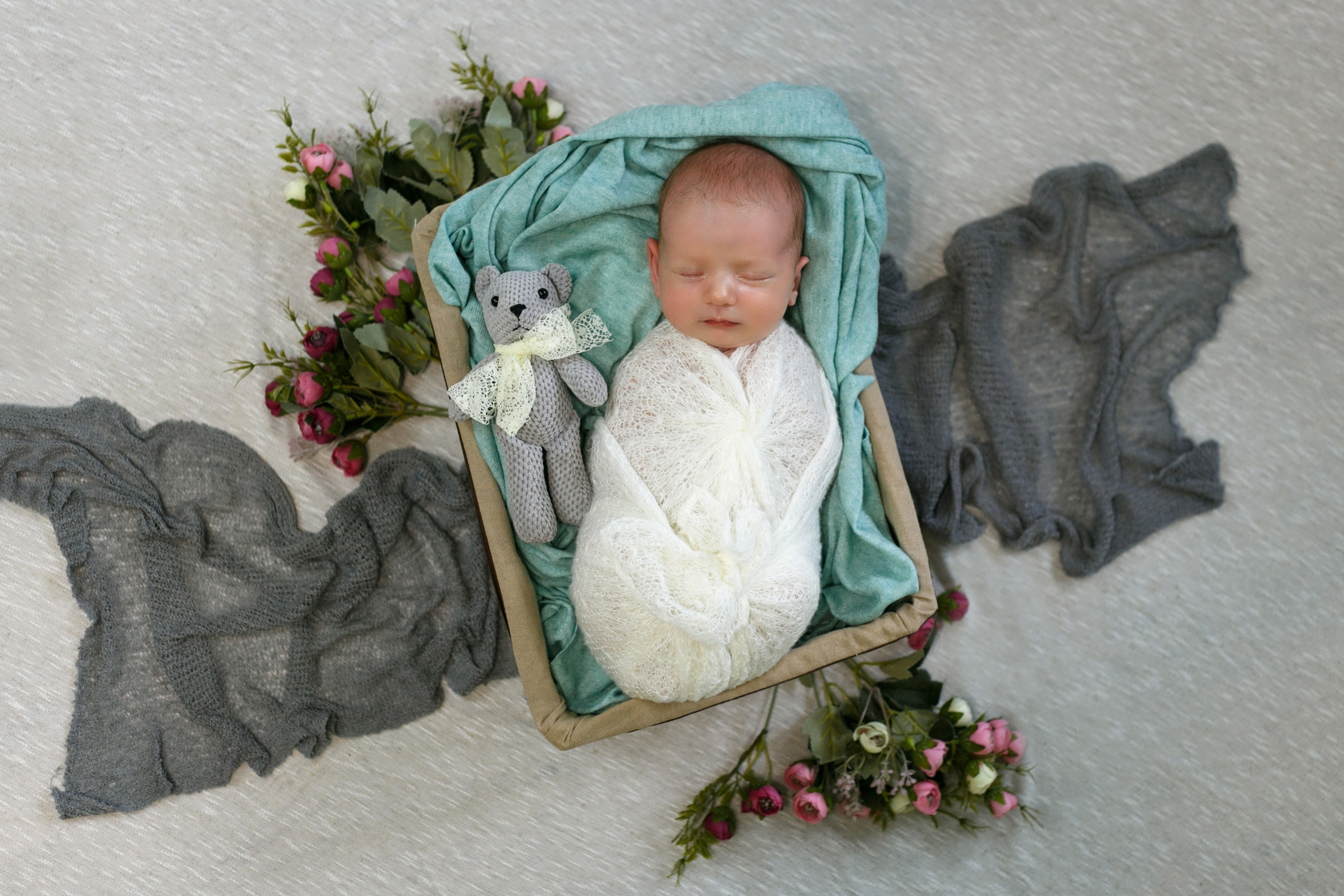 Фотограф новорожденных в Омске. Фотосессия новорожденных. Выезд. Фотограф Наталья Стаг в Омске. Фотографирую в разных стилях в разных студиях, а так же в школах и садах. Печатаю выпускные фотоальбомы