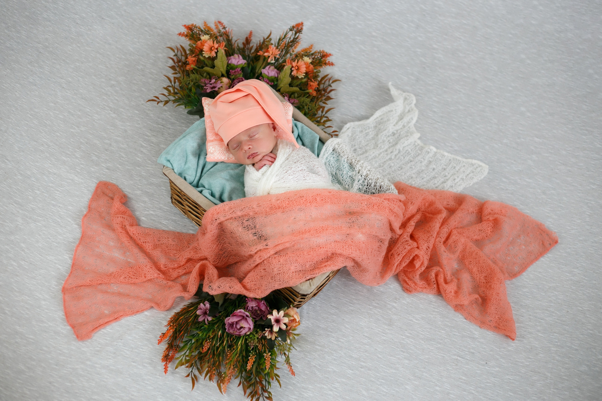Фотограф новорожденных в Омске. Фотосессия новорожденных. Выезд. Фотограф Наталья Стаг в Омске. Фотографирую в разных стилях в разных студиях, а так же в школах и садах. Печатаю выпускные фотоальбомы