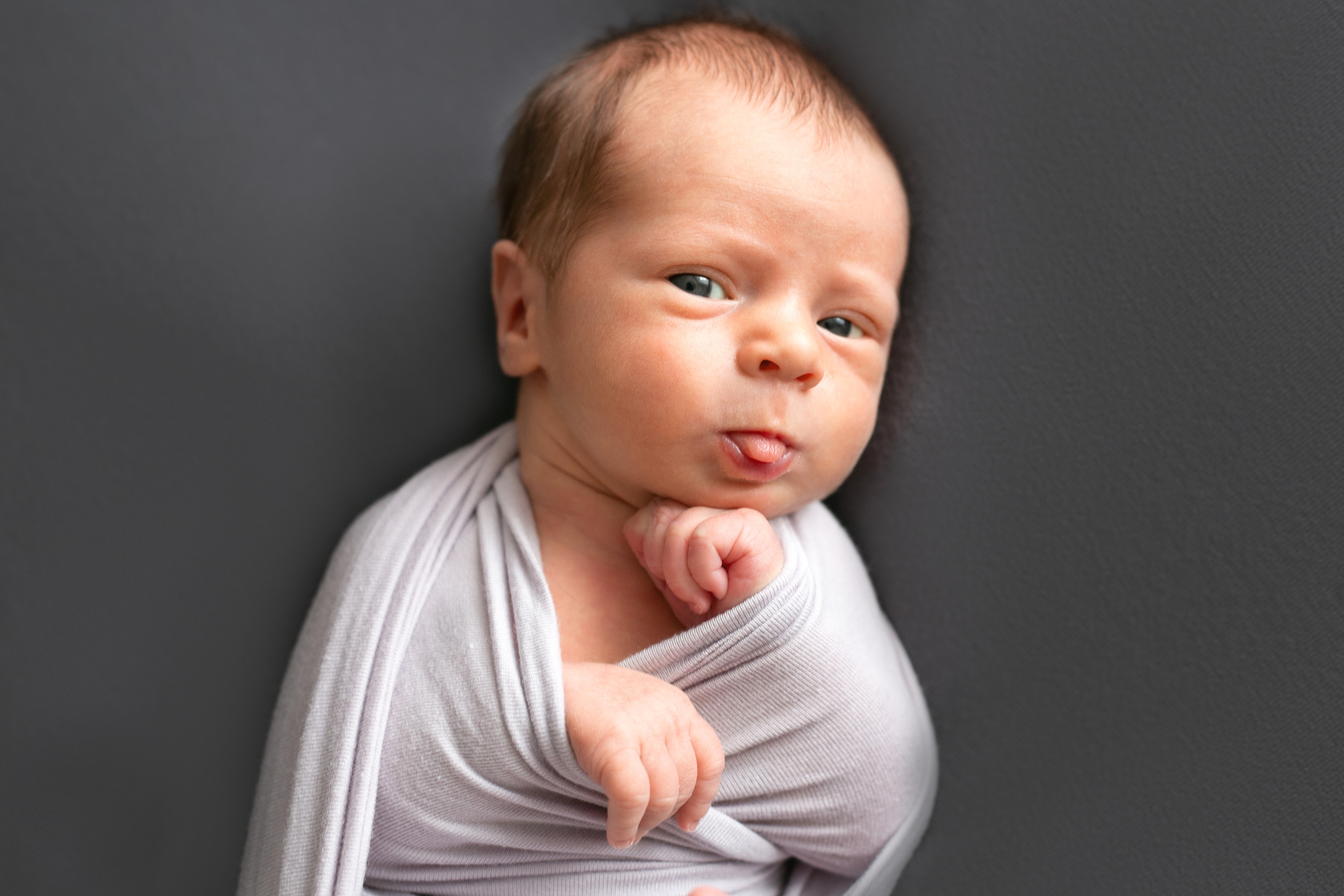 Фотограф новорожденных в Омске. Фотосессия новорожденных. Выезд. Фотограф Наталья Стаг в Омске. Фотографирую в разных стилях в разных студиях, а так же в школах и садах. Печатаю выпускные фотоальбомы