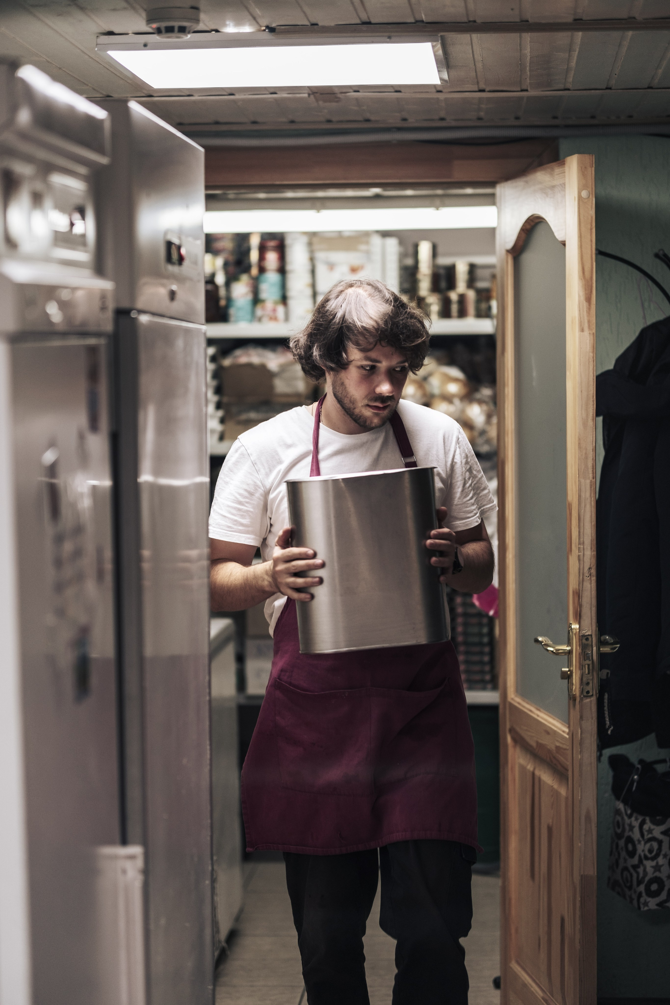 Готовка для бездомных и кормление их в Москве. Фотограф в Москве Максим Скоробогатов