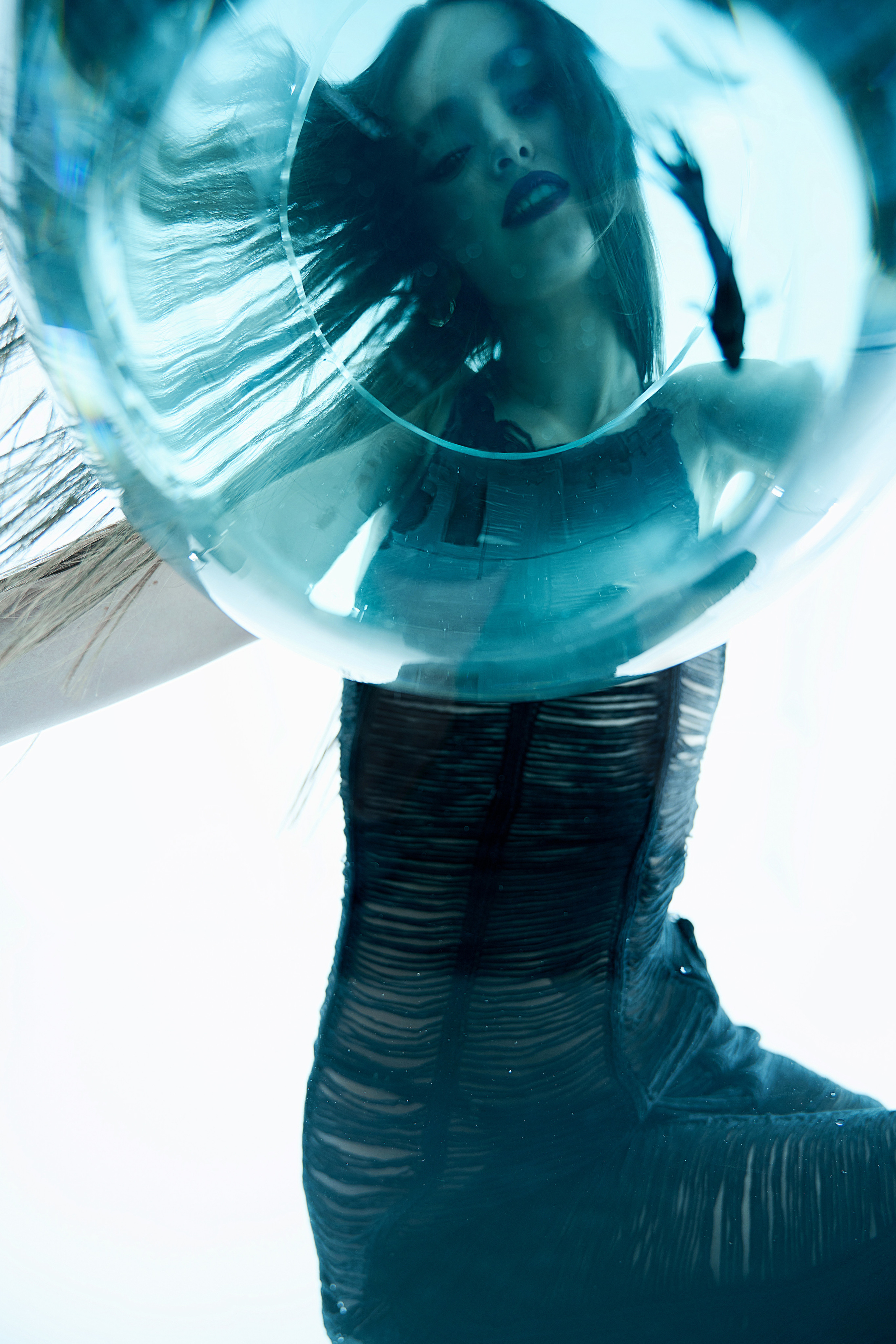 Glass. Z H U R A V L E V