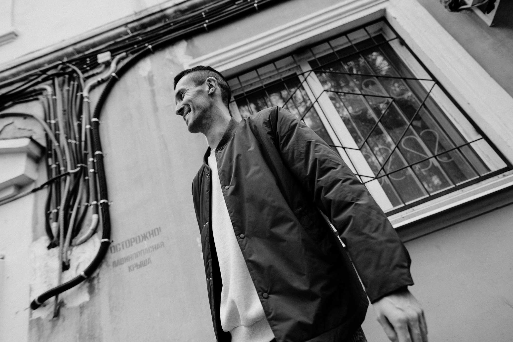 Мужская стрит-фотосессия в Тюмени | Уличный фотограф Дарья Мустафина. Портретный фотограф Тюмень Дарья Мустафина