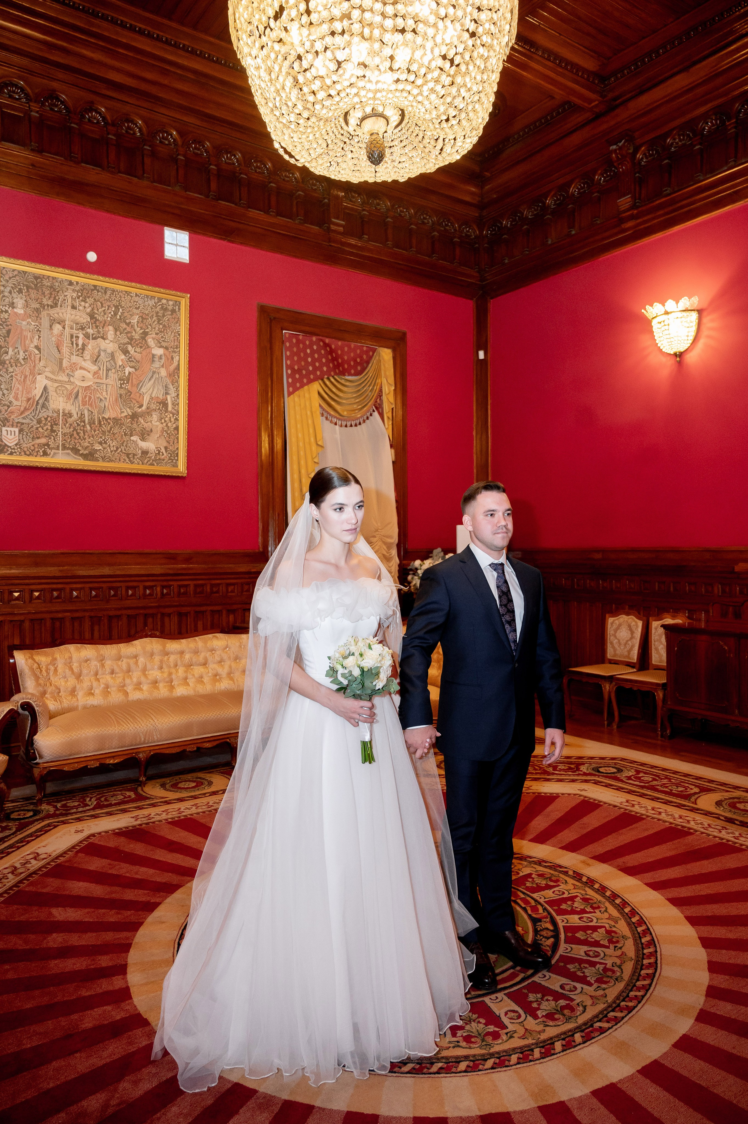 Осенняя великолепная свадебная прогулка жениха и невесты в октябре в Санкт-Петербурге в Михайловском парке и у Атлантов на Миллионной улице. Портретный, семейный и свадебный фотограф в Санкт-Петербурге и в Пушкине Ширяев Денис