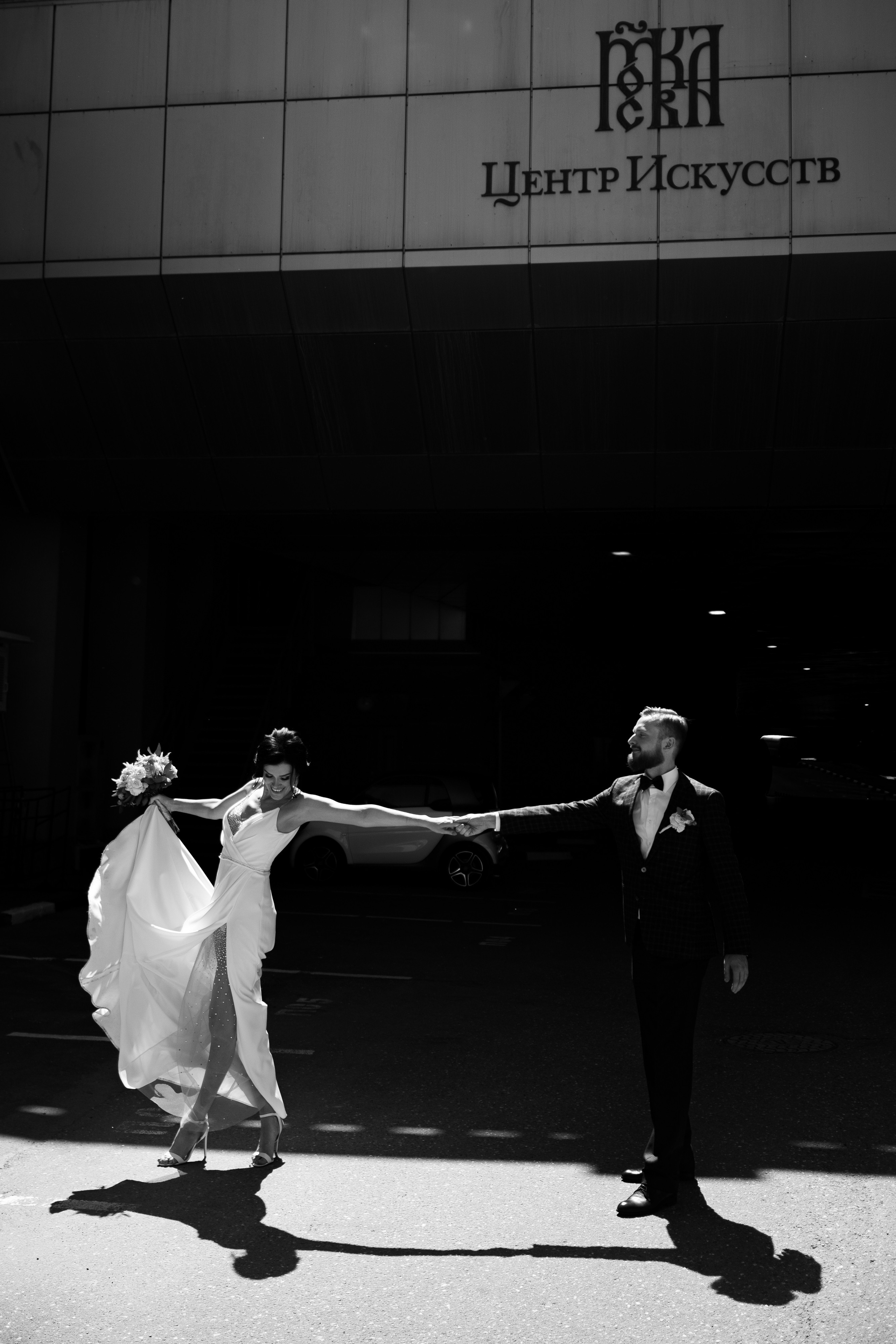 Свадебная съемка в центре искусств на Волхонке. Свадебный фотограф Виктория Карпова