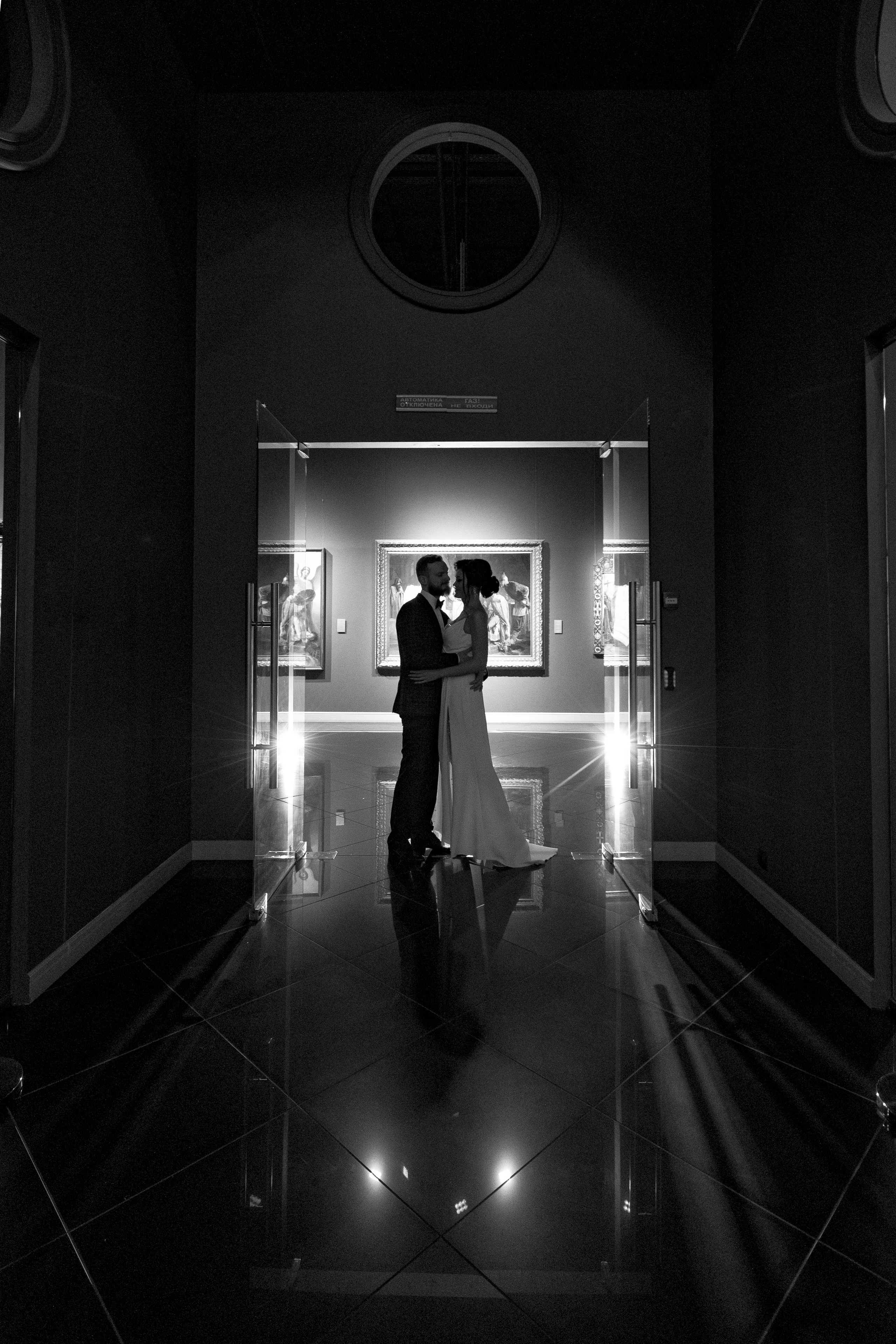 Свадебная съемка в центре искусств на Волхонке. Свадебный фотограф Виктория Карпова