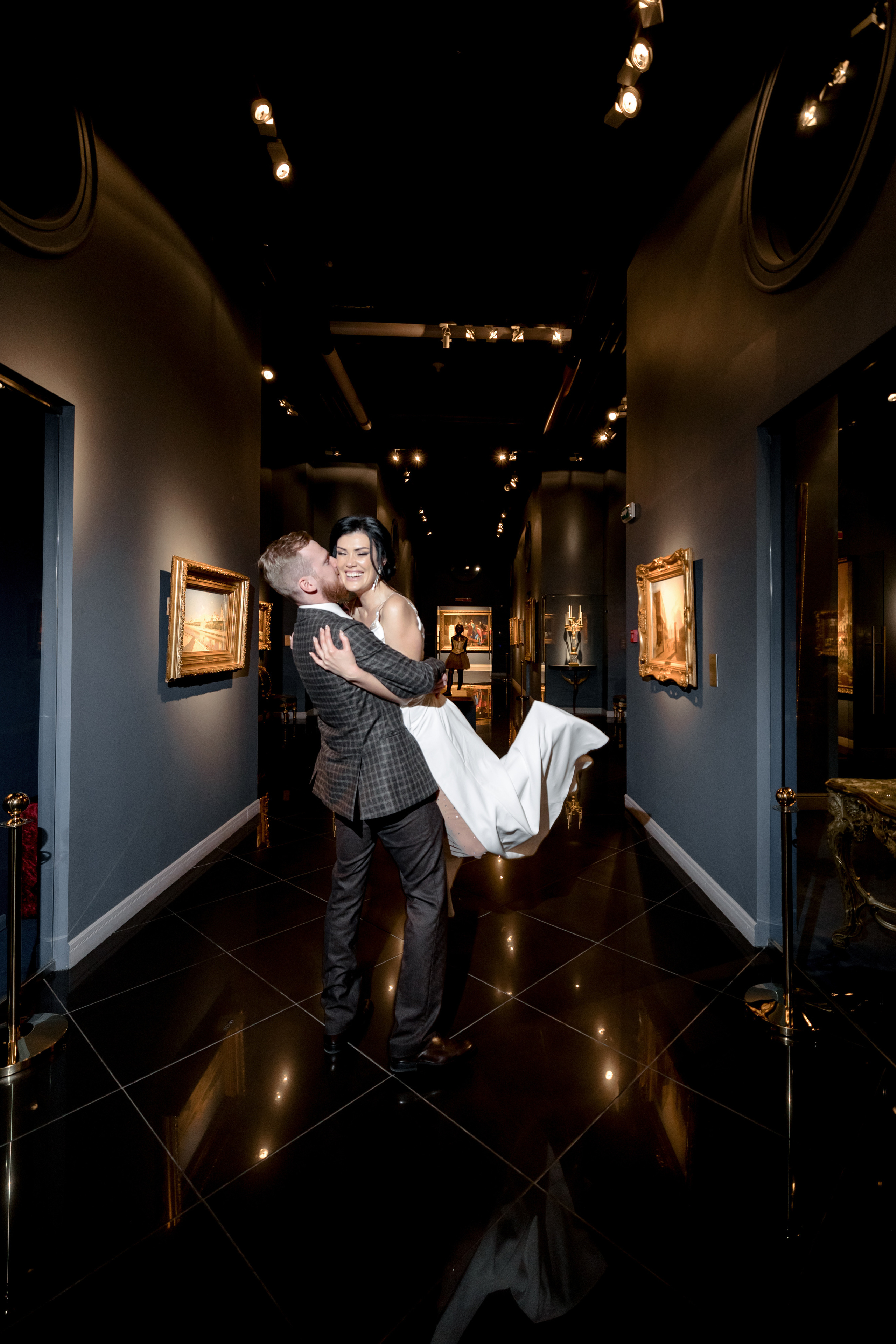 Свадебная съемка в центре искусств на Волхонке. Свадебный фотограф Виктория Карпова