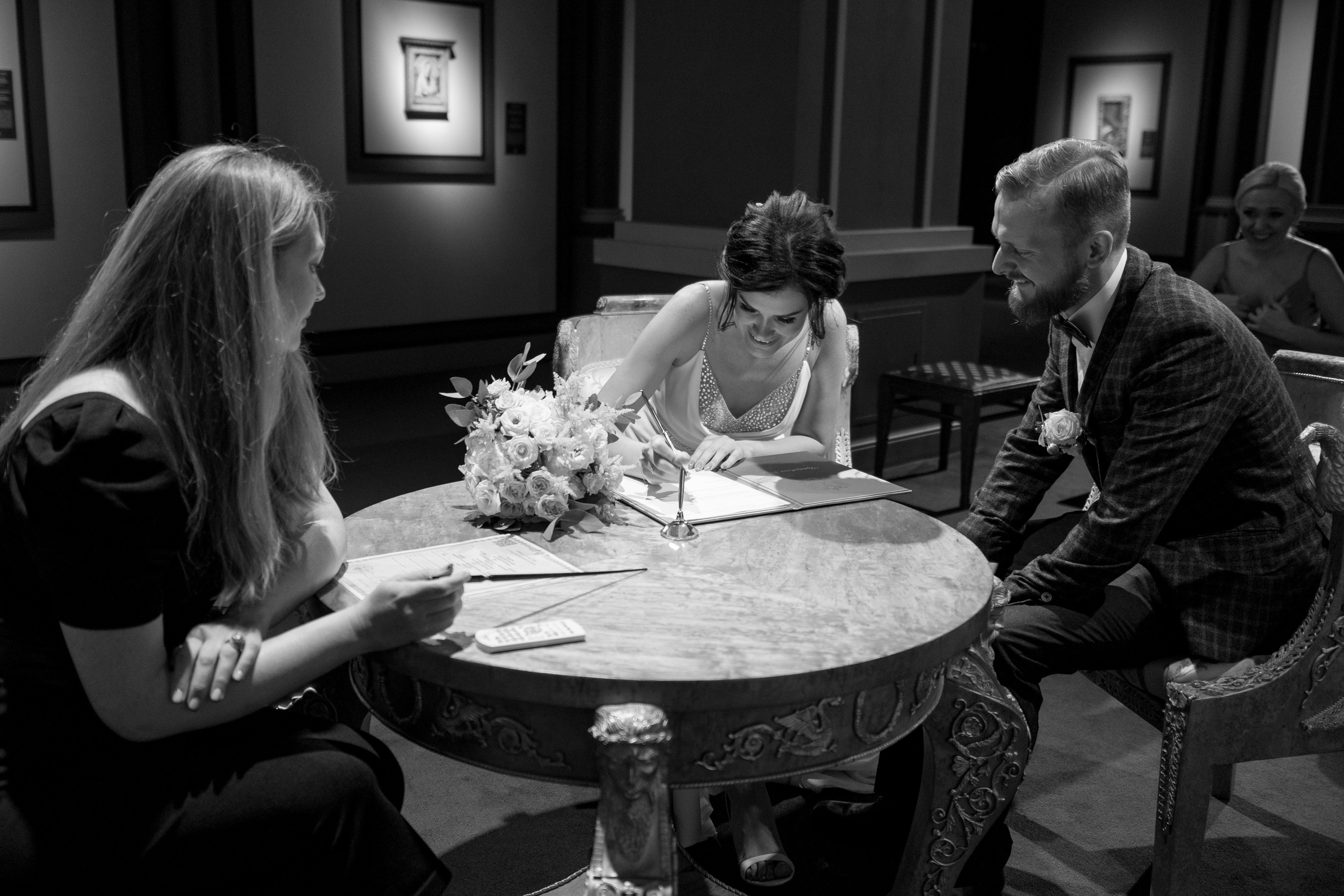 Свадебная съемка в центре искусств на Волхонке. Свадебный фотограф Виктория Карпова