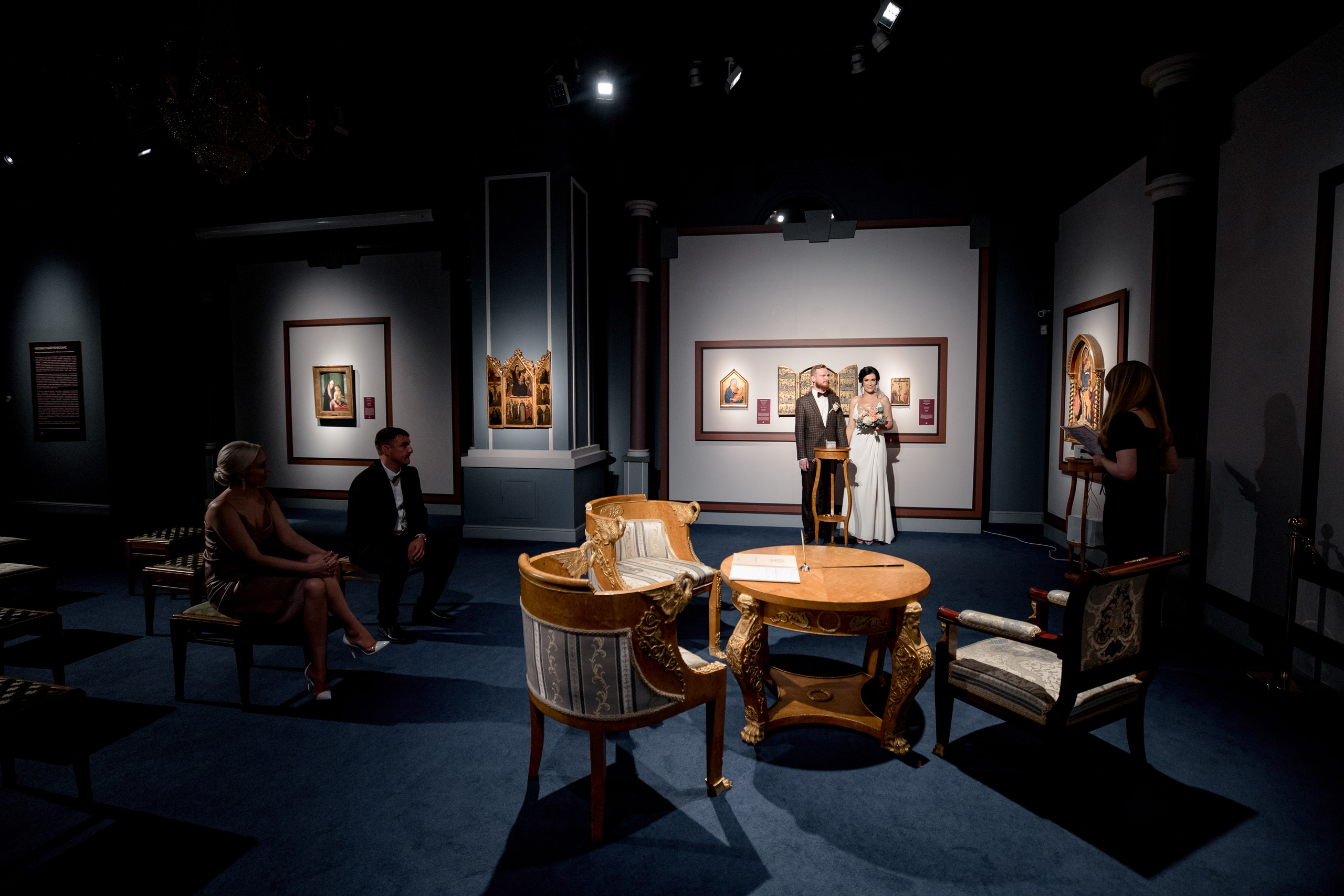 Свадебная съемка в центре искусств на Волхонке. Свадебный фотограф Виктория Карпова