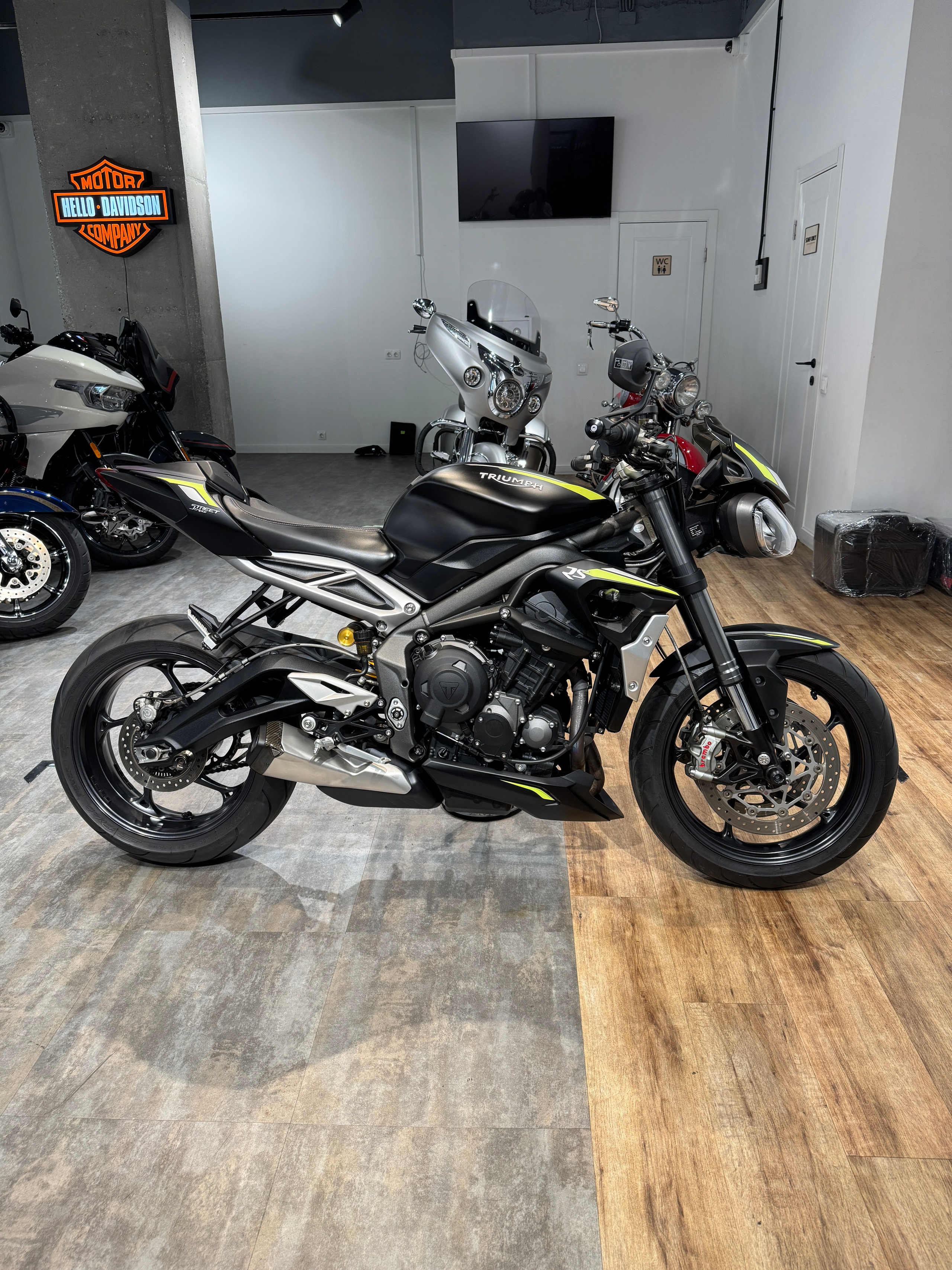 Triumph Street Triple 765 RS 2020. Hello Davidson, Москва. Только хорошие мотоциклы…
