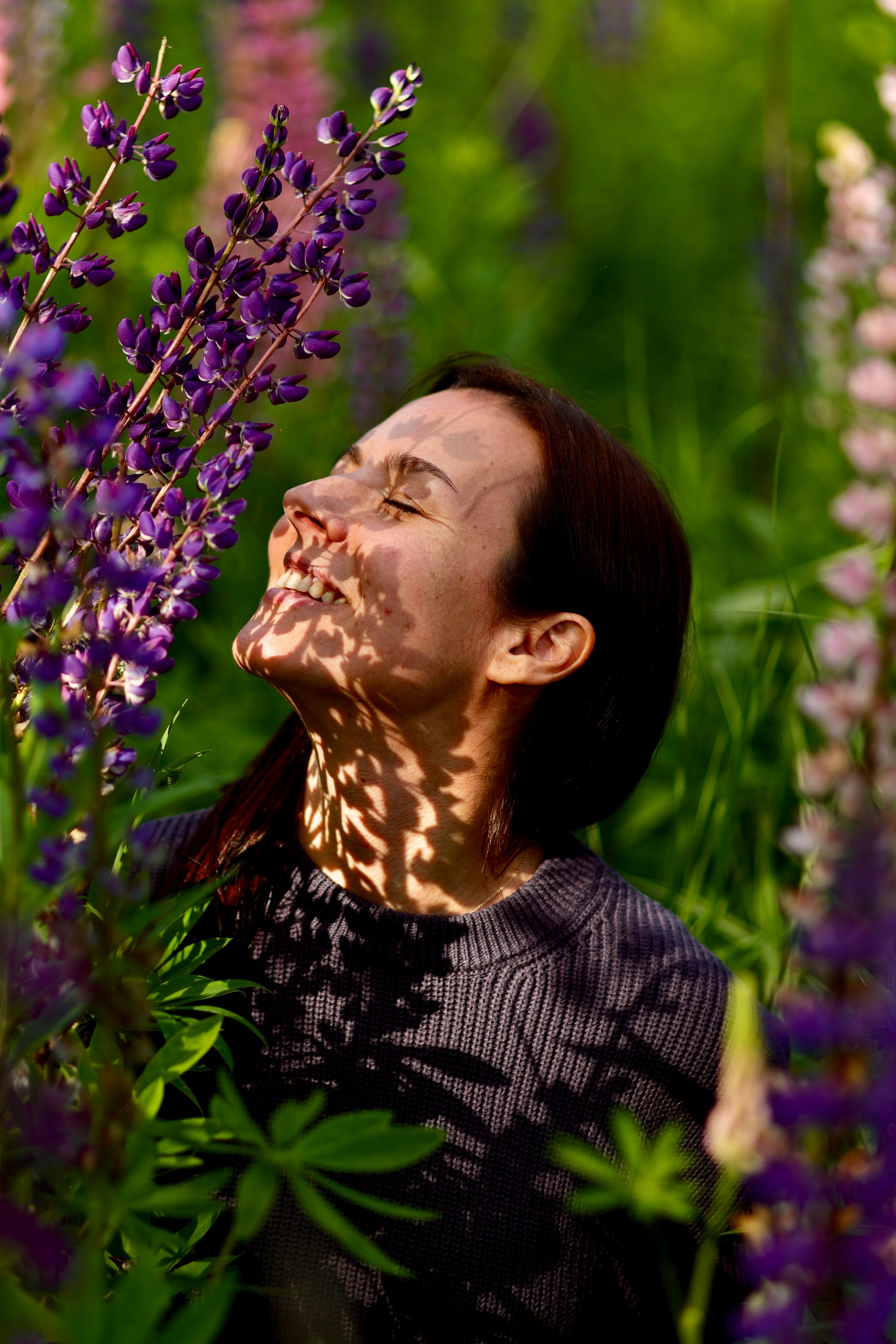 Фотосессия в люпинах. Свадебный и семейный фотограф-Королева Натали/Раменское-Жуковский-Москва/тел.+7 (985) 153-75-43