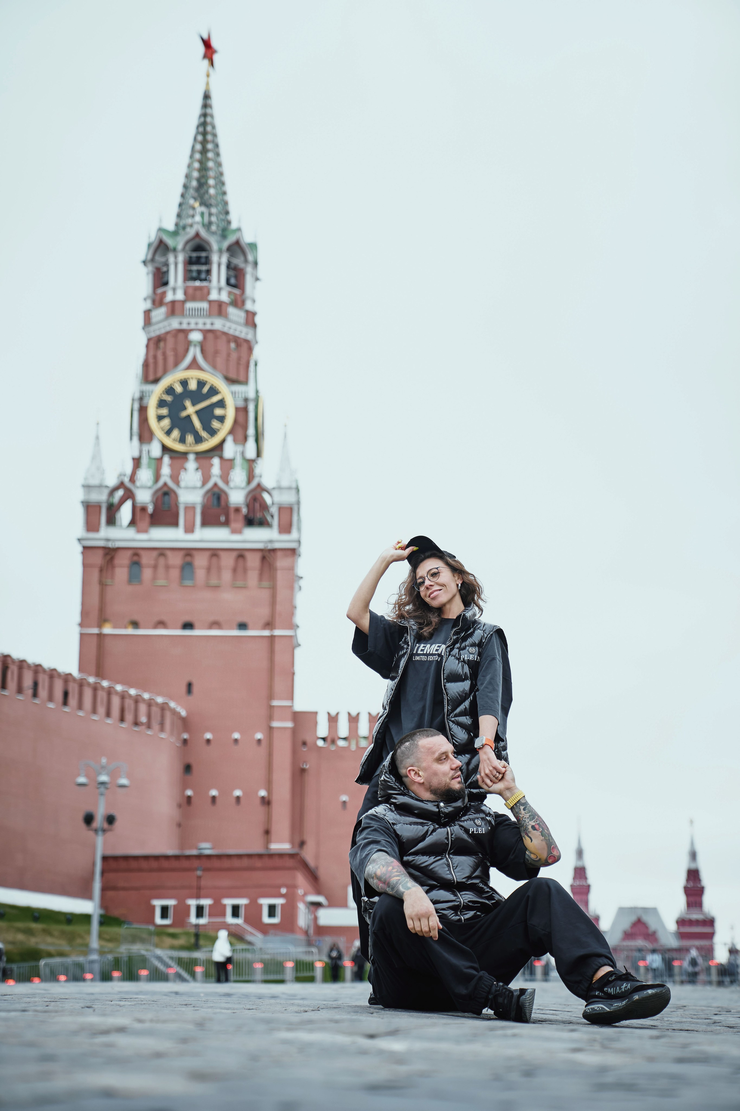 как красиво сфотографироваться на красной площади в Москве с видом на Спасскую башню