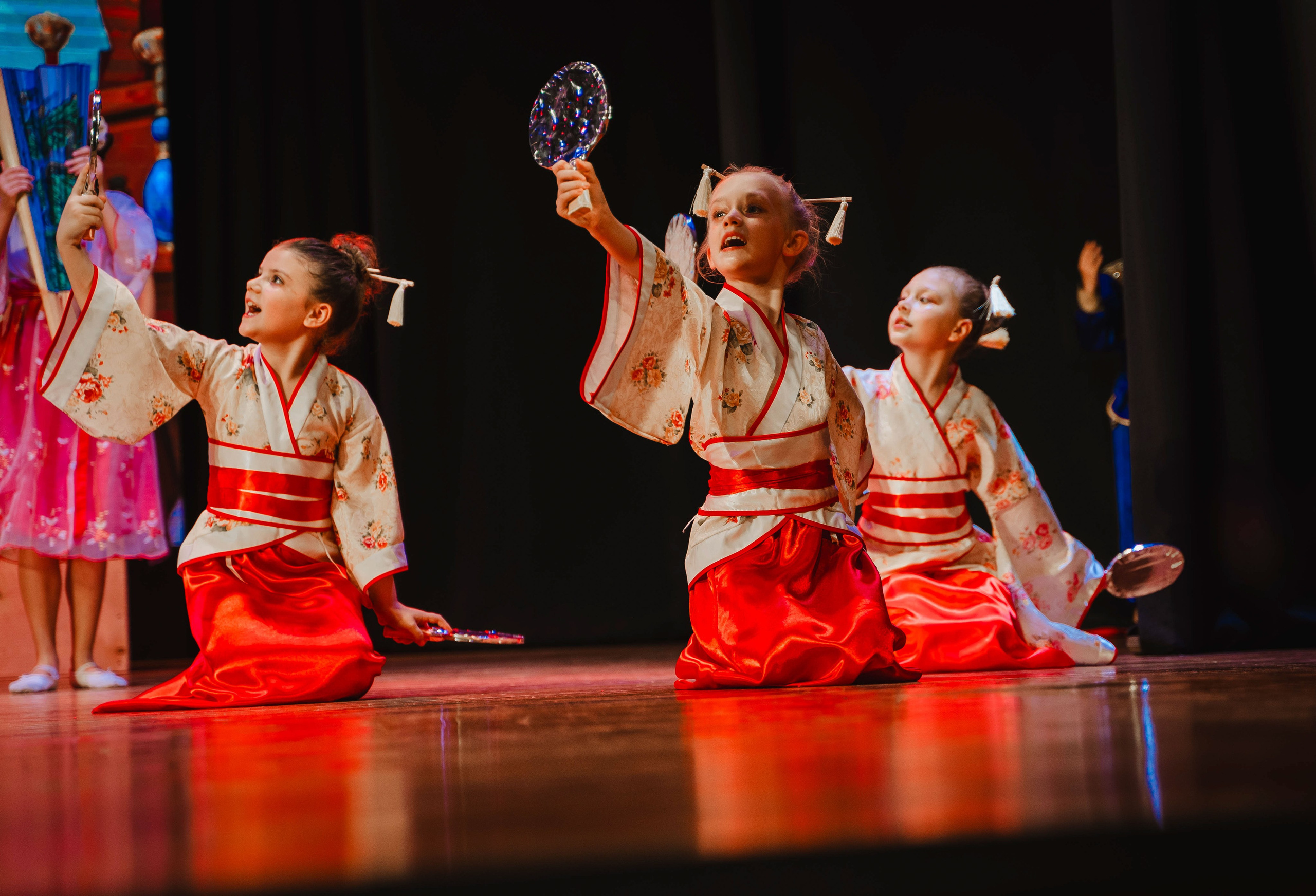 Фееричное выступление театрального коллектива АРТ-Визит г. Краснодар. Фотографы из солнечного Краснодара Вадим и Надежда Митус