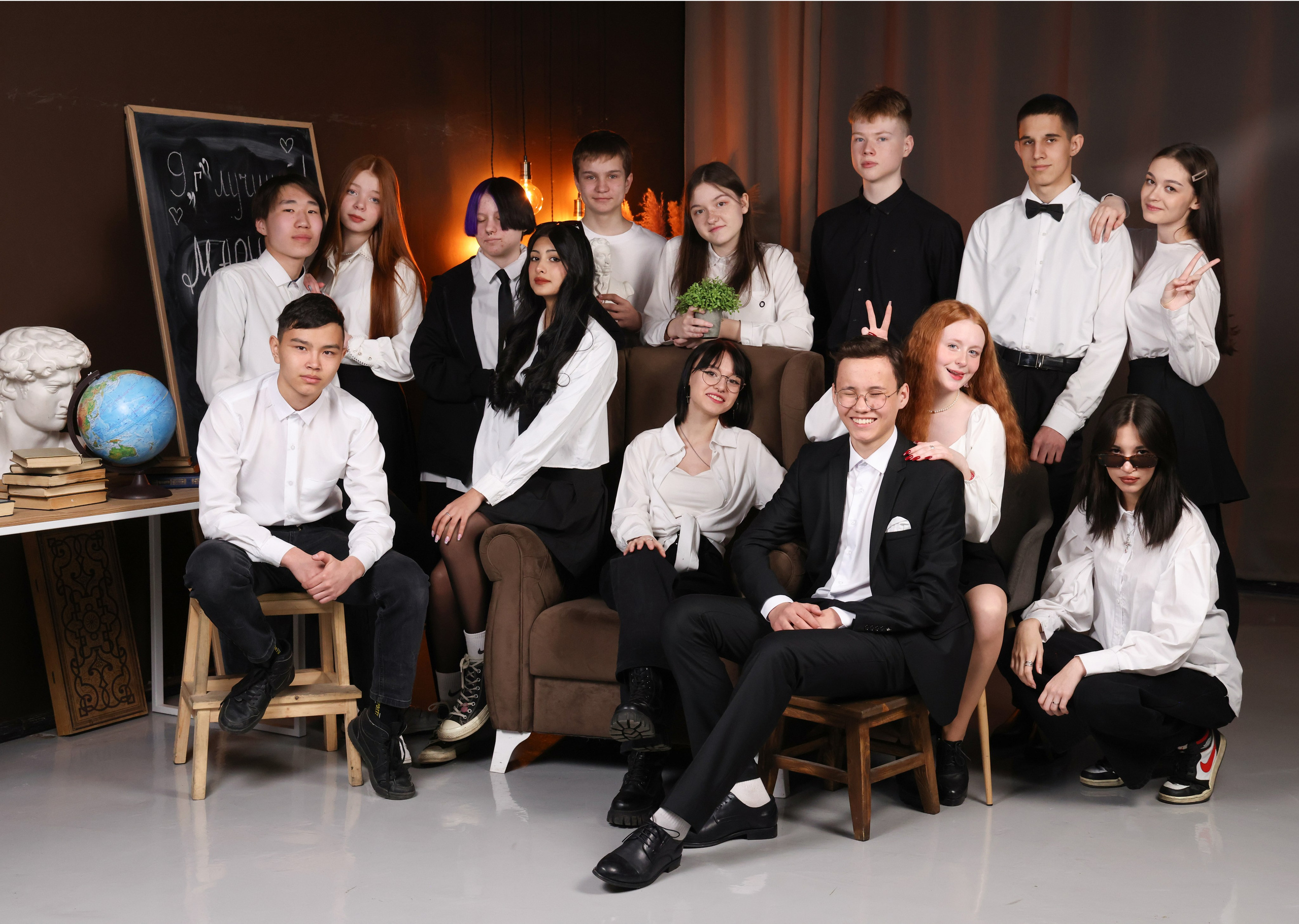 Выпускные альбомы 9-11 класс. Творческая студия АЛНИфото