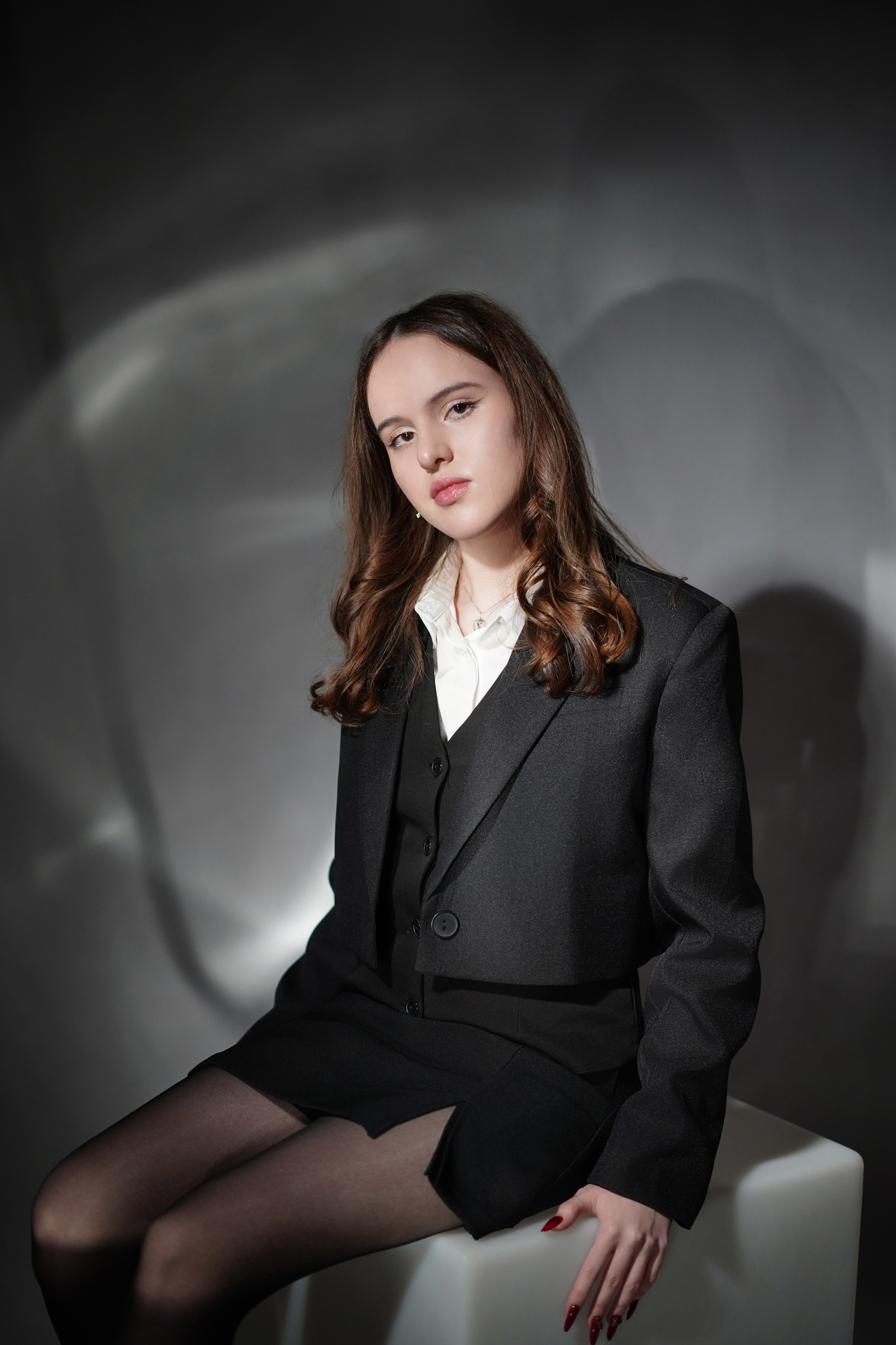 Стиль портрета в студии. GOTRA — выпускные альбомы в Тюмени