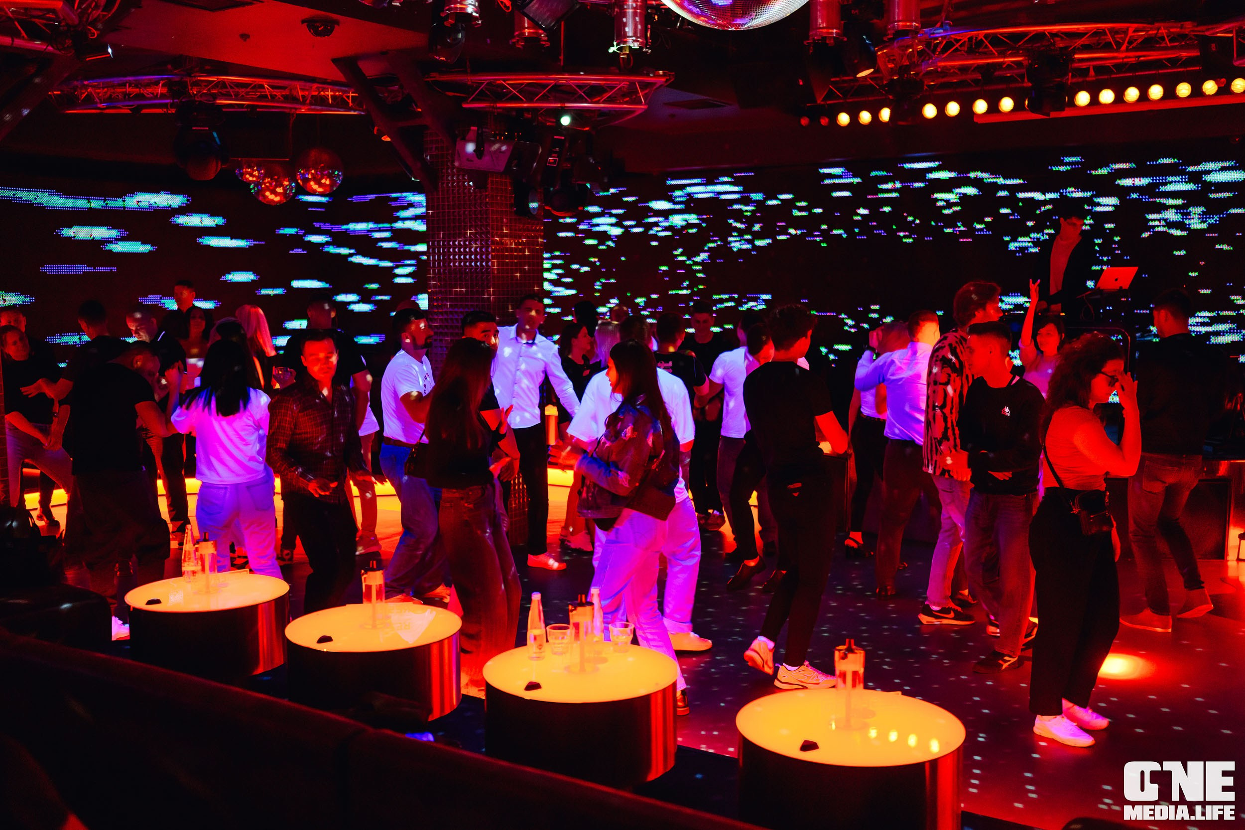 Фоторепортаж из РК Планета. One Media Life: фоторепортажи, фотоотчеты с мероприятий и заведений