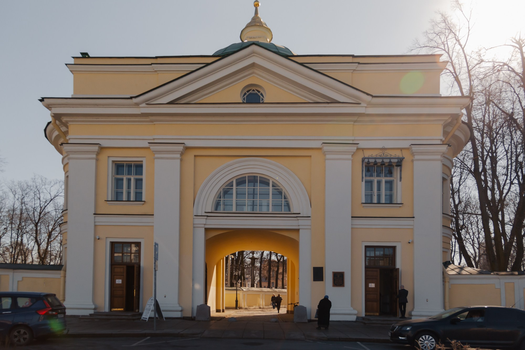 Крещение в Лавре, церковь во имя иконы Божией Матери Всех Скорбящих Радость, крестины в городе СПб, где можно покреститься в Питере, самые красивые храмы ждя крещения