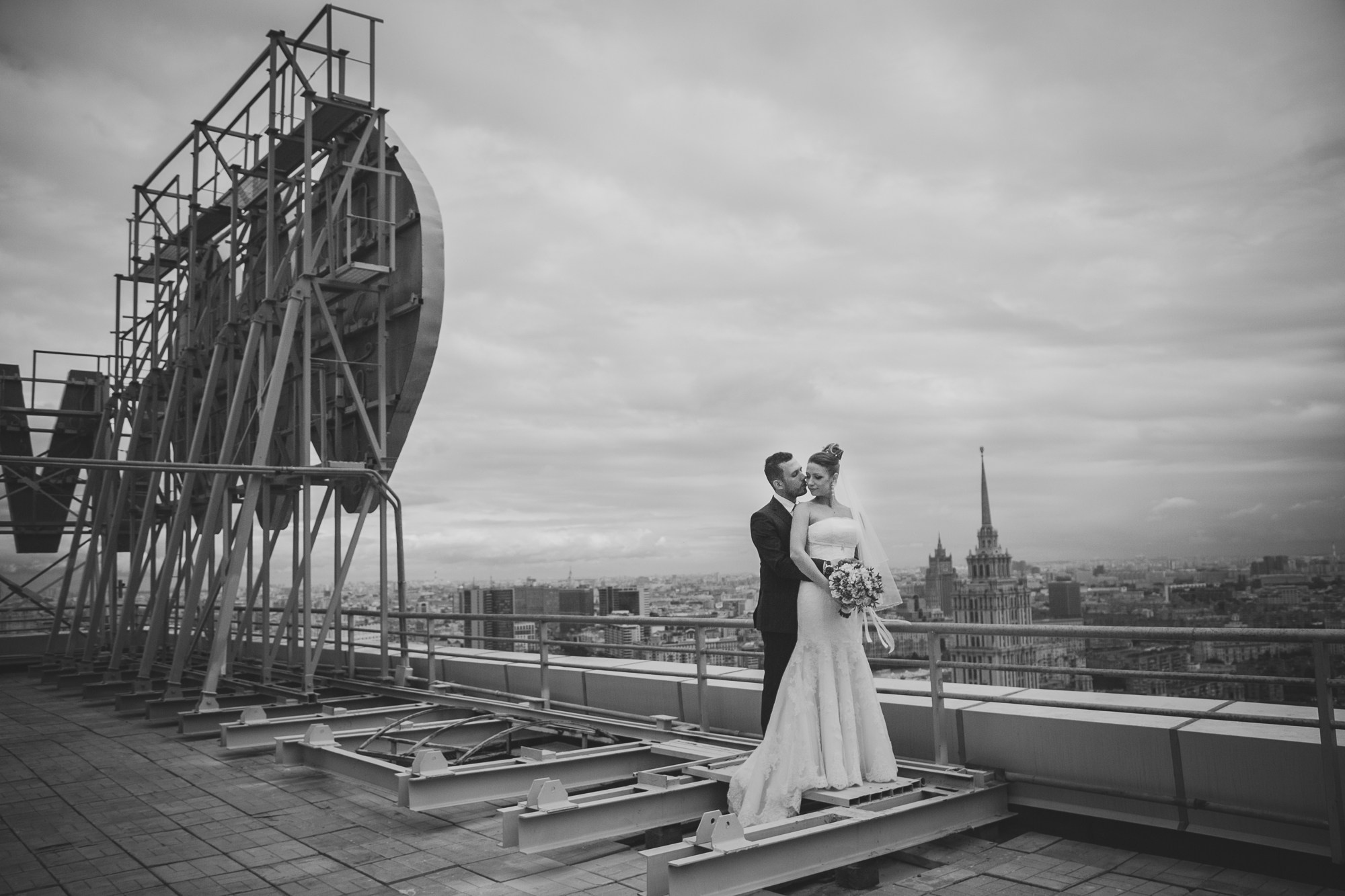 Свадебный фотограф и видеограф в Москве. Превращаю живые эмоции фото и динамику видео в вашу уникальную историю любви