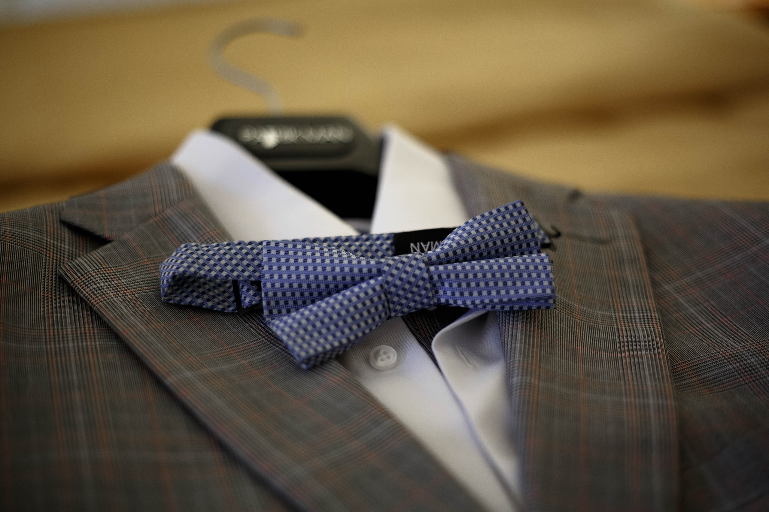 модный костюм жениха,бабочка в тренде