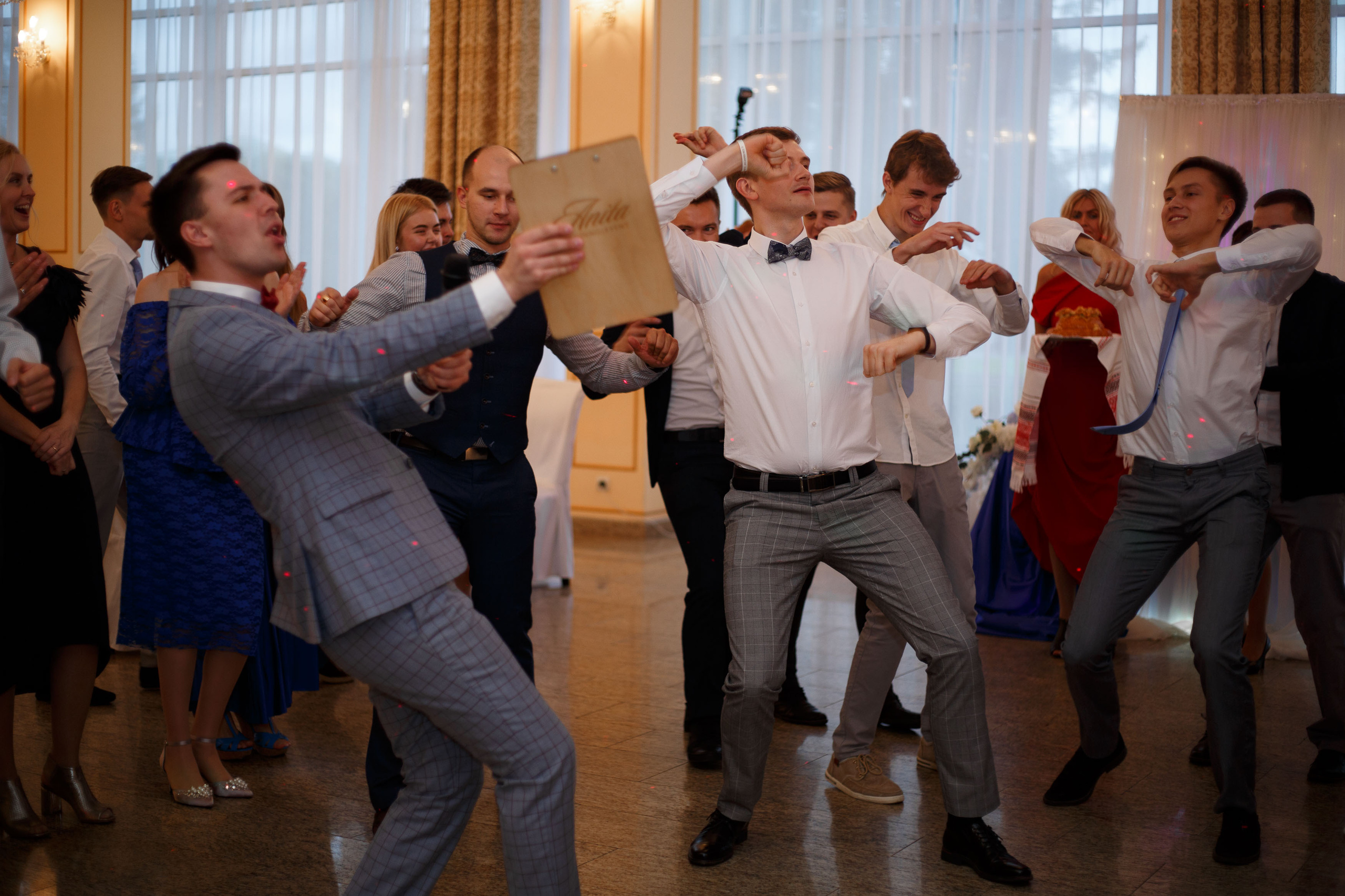 ведущий на свадьбе