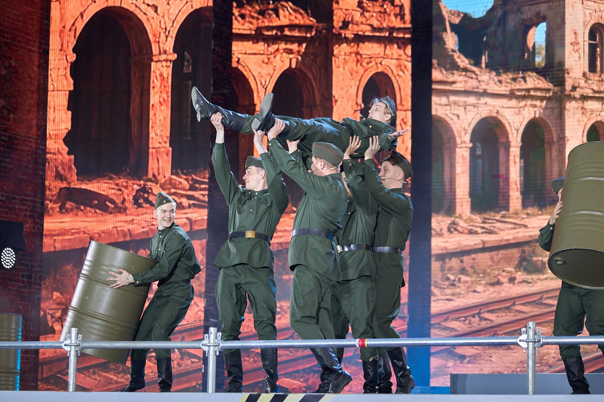 Концерт 9 мая 2025 года на соборной площади. Фотограф Омск | Александр Вандеров