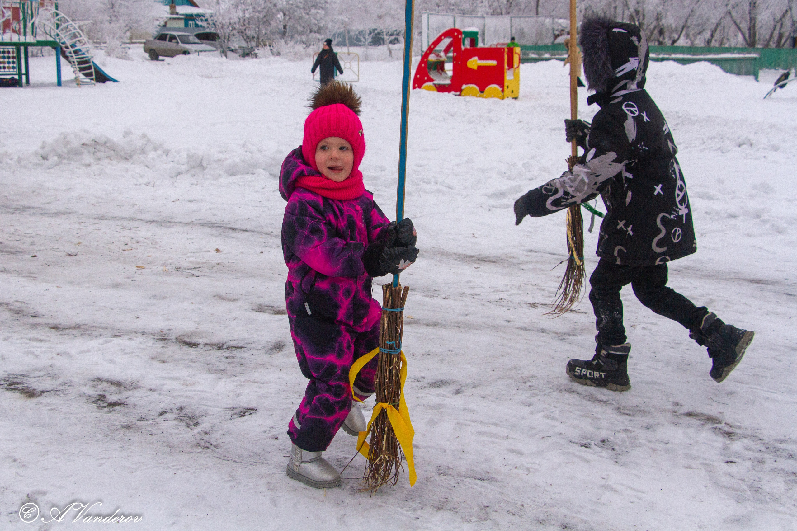 Праздник во дворе, ул. Осташковская-20. Фотограф Омск | Александр Вандеров