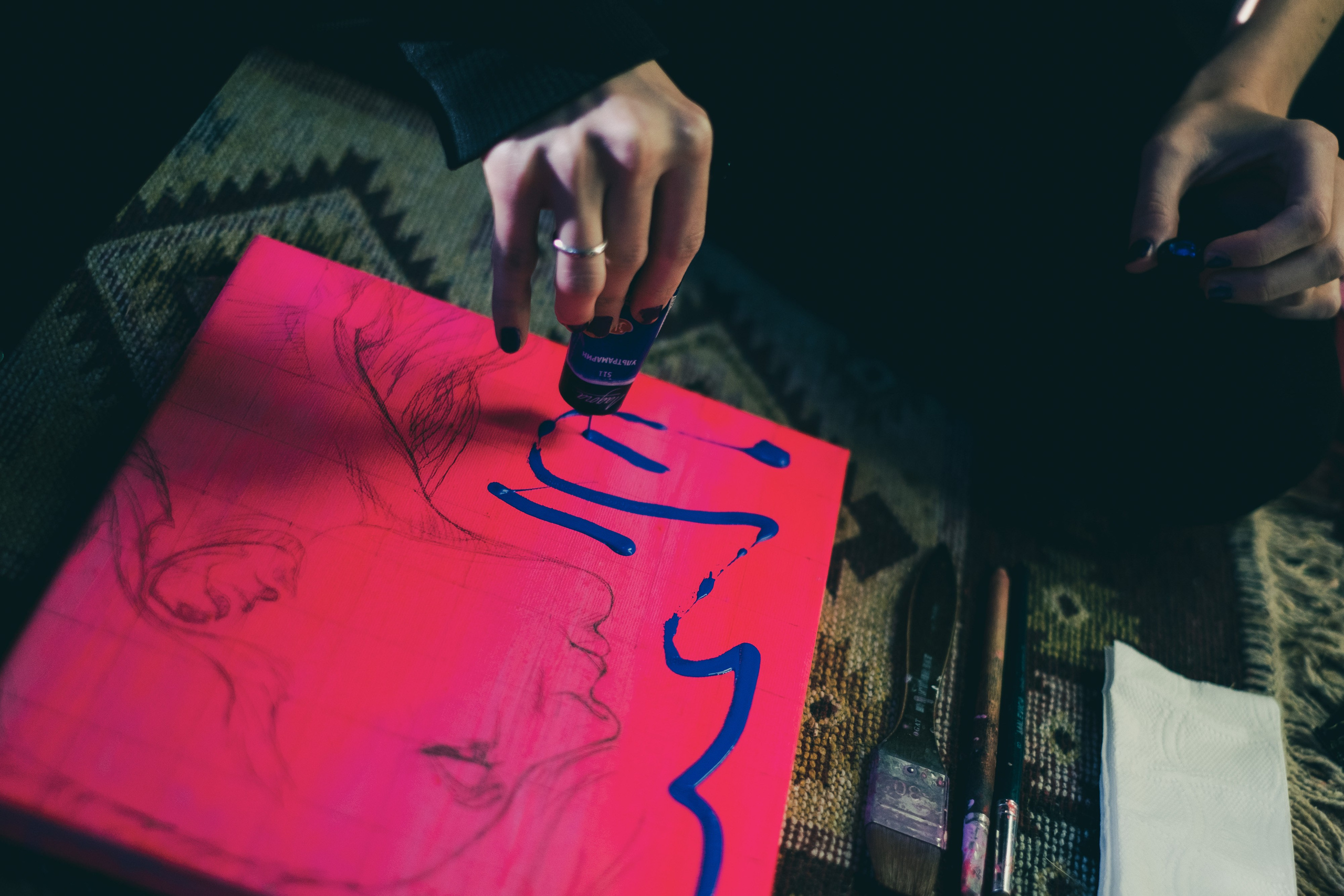 Анна, художница. Портрет за работой