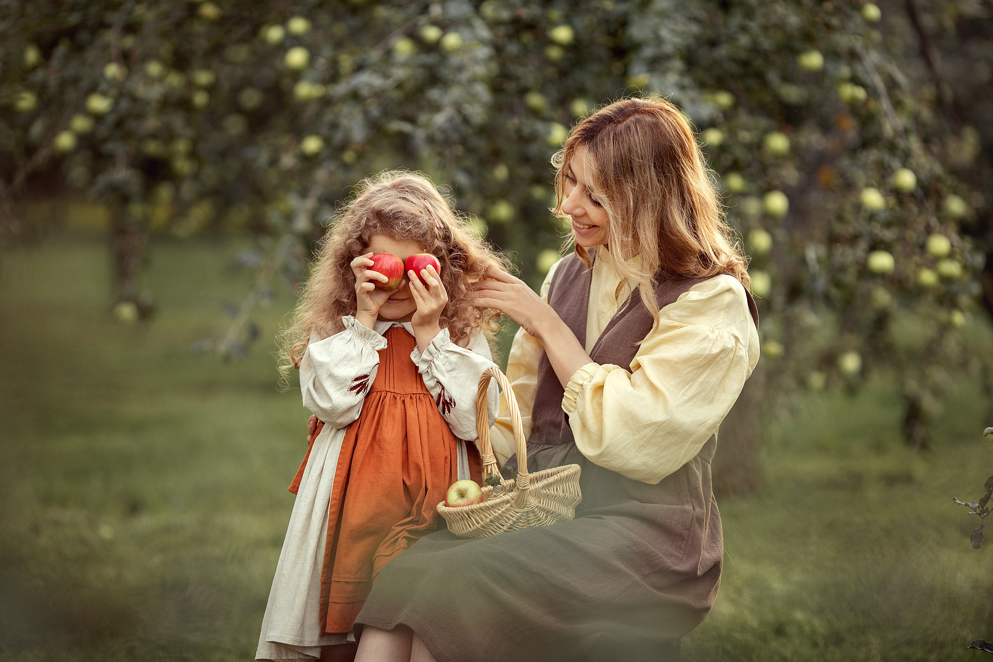 Семейная Фотосессия в яблоневом саду. Tatyana Nadezhdina Family photographer