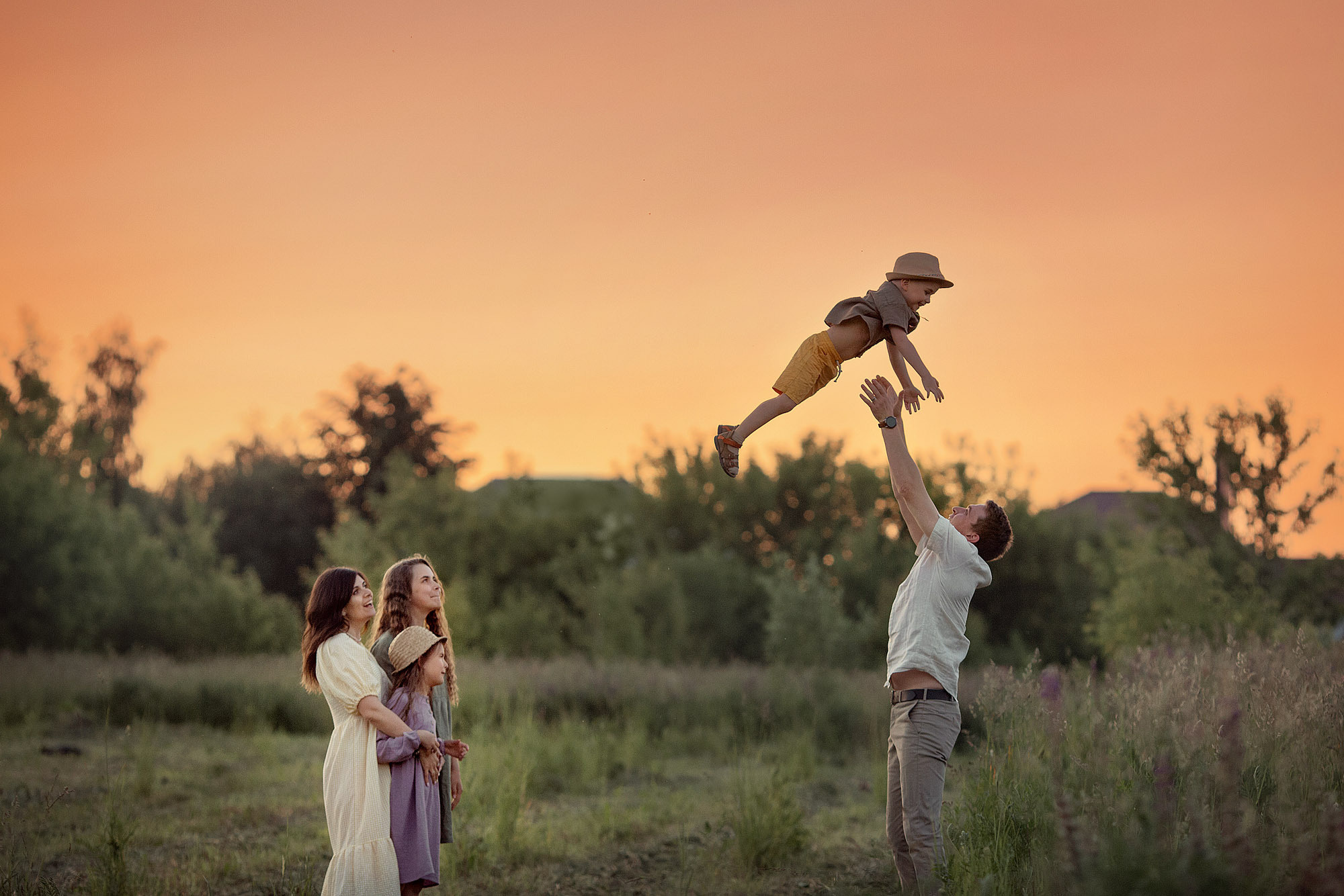 Семейная Фотосессия в люпином поле. Семейный фотограф Татьяна Надеждина | Москва, Московская область, Ярославль
