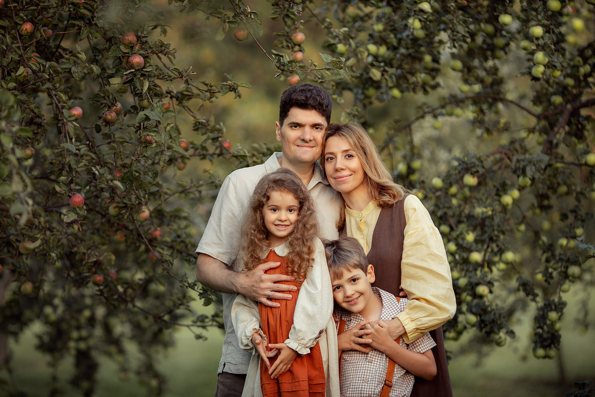 Семейная Фотосессия в яблоневом саду. Tatyana Nadezhdina Family photographer
