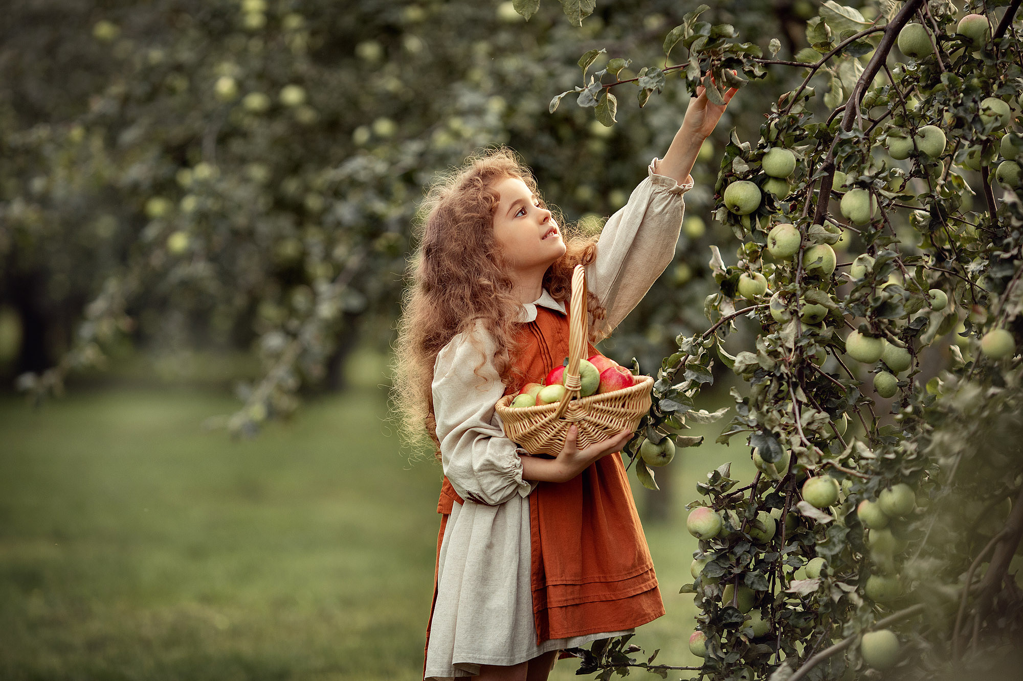 Семейная Фотосессия в яблоневом саду. Tatyana Nadezhdina Family photographer