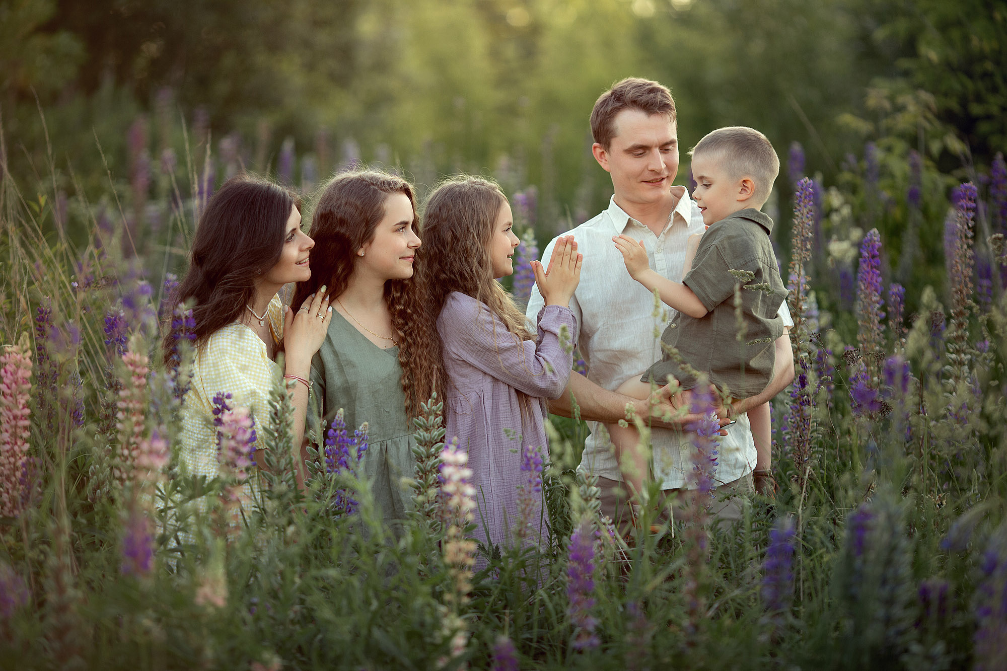 Семейная Фотосессия в люпином поле. Семейный фотограф Татьяна Надеждина | Москва, Московская область, Ярославль