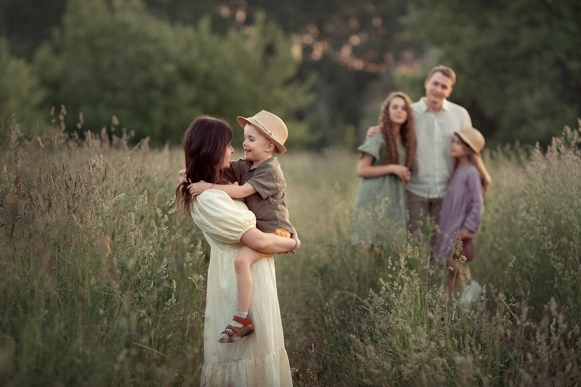 Семейная Фотосессия в люпином поле. Семейный фотограф Татьяна Надеждина | Москва, Московская область, Ярославль
