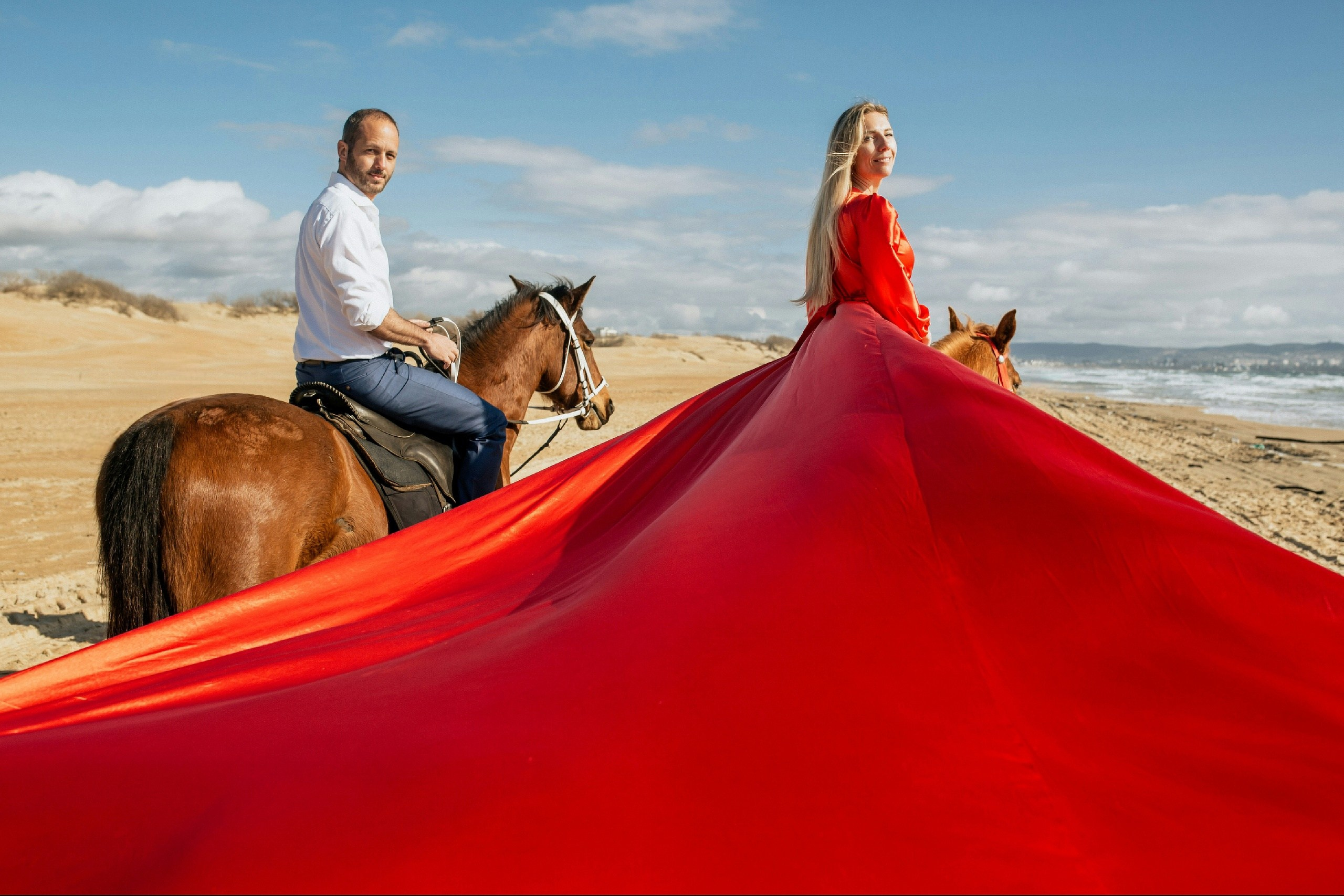 Фотосессия на лошадях на пляже Джемете в Анапе