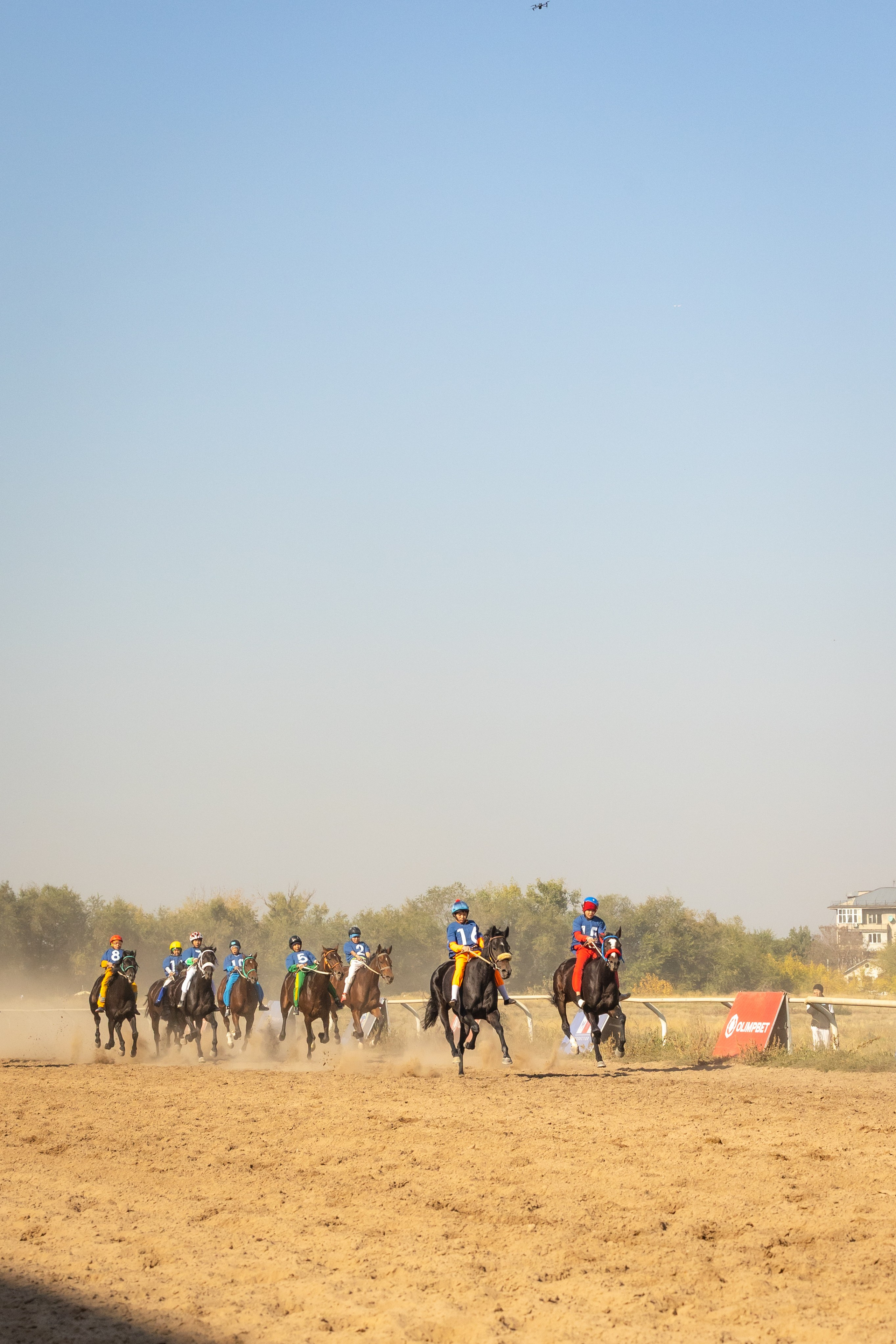 Фоторепортаж Финал Казахстана по байге в Алматы — скорость, пыль и полный драйв. Коммерческий и репортажный фотограф в Алматы — Jora Abramov