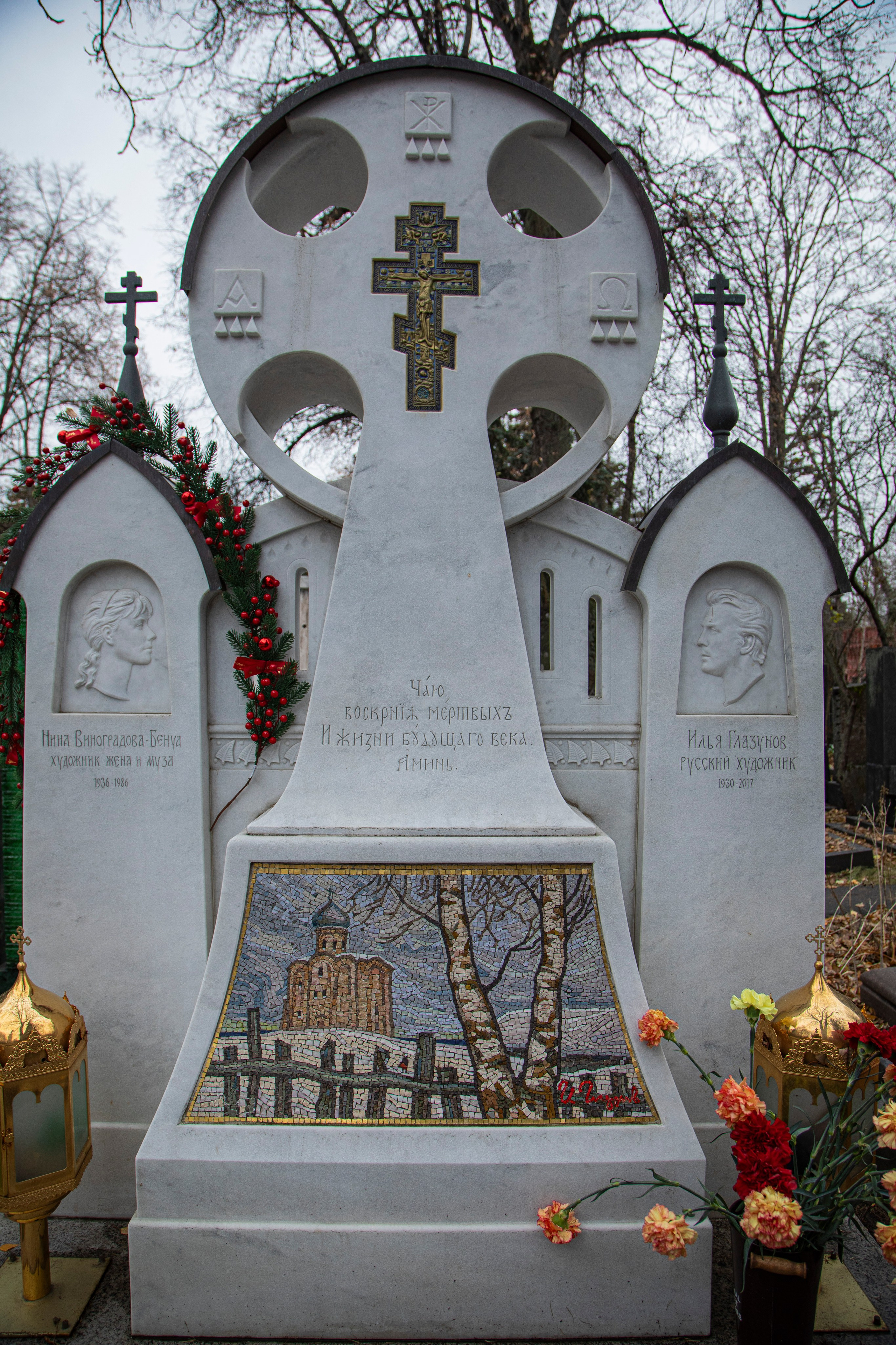 Осенняя прогулка по Новодевичьему кладбищу. Фотограф Сергей Ловкий