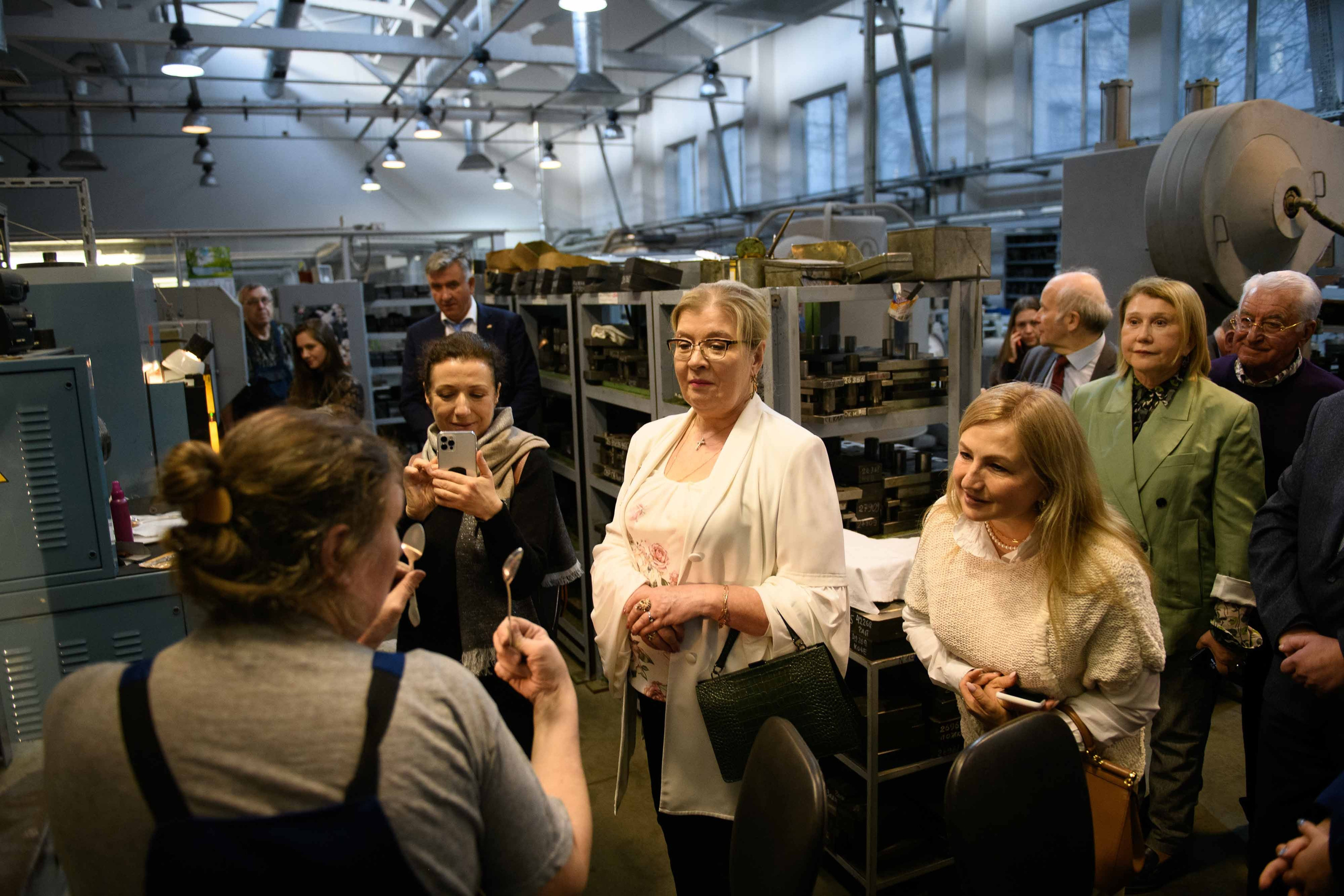 Русские Самоцветы: За кулисами легенды — Фотоальбом об искусстве и производстве