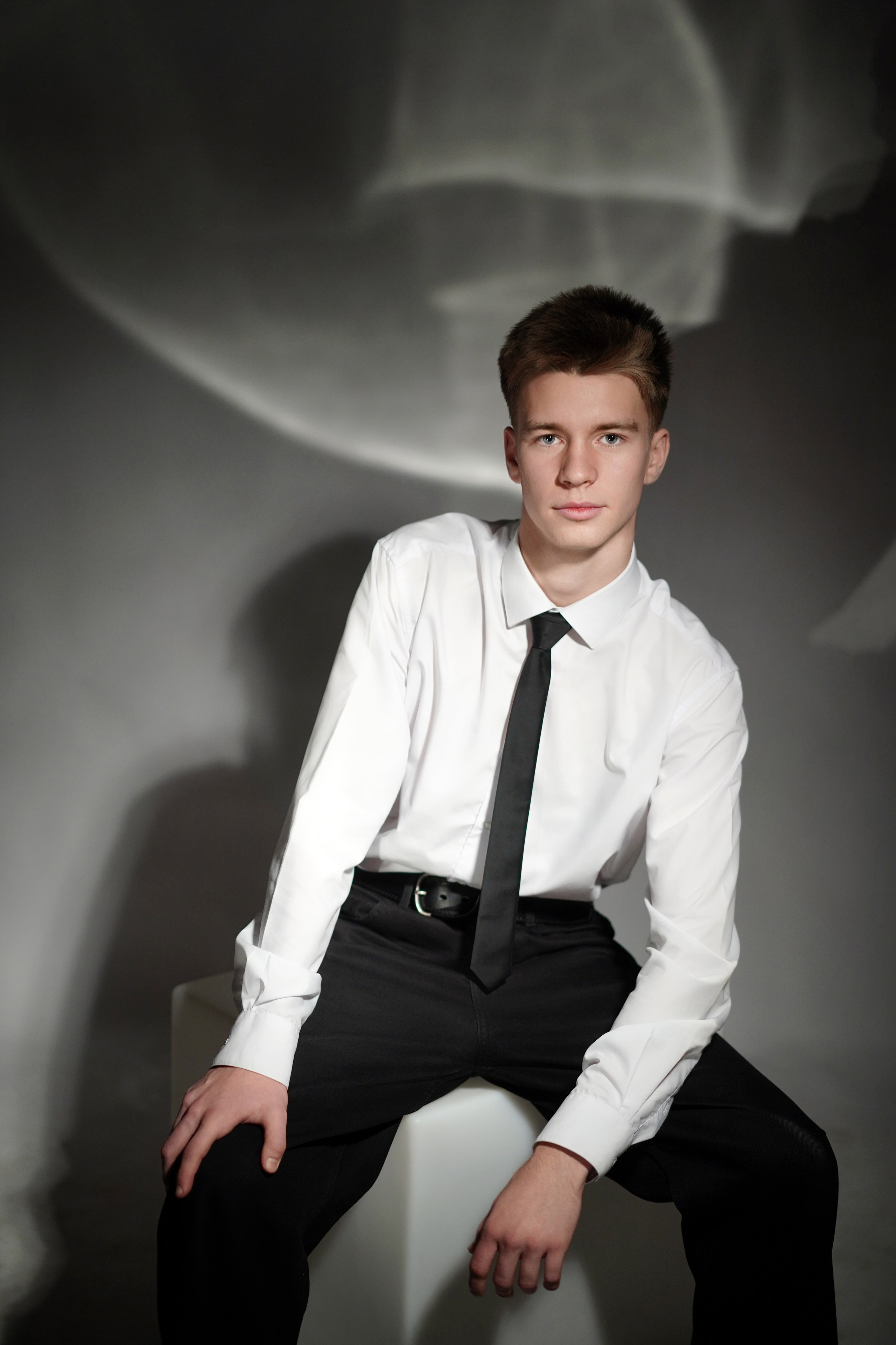 Стиль портрета в студии. GOTRA — выпускные альбомы в Тюмени