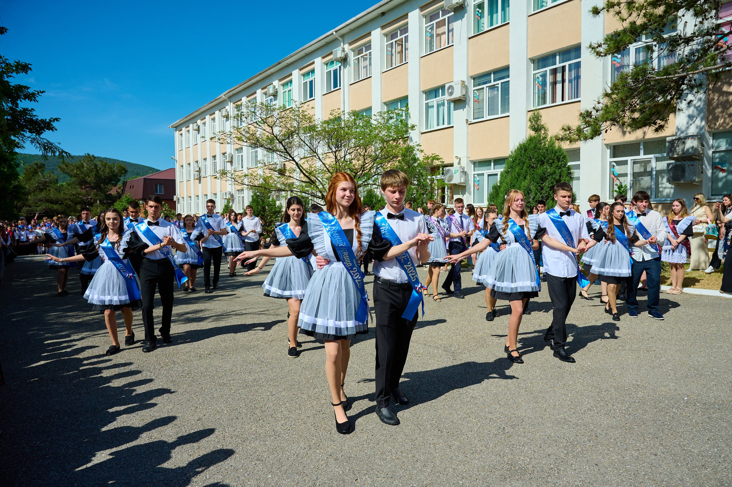 Последний звонок 2025. Жизнь курорта Кабардинка в фотографиях