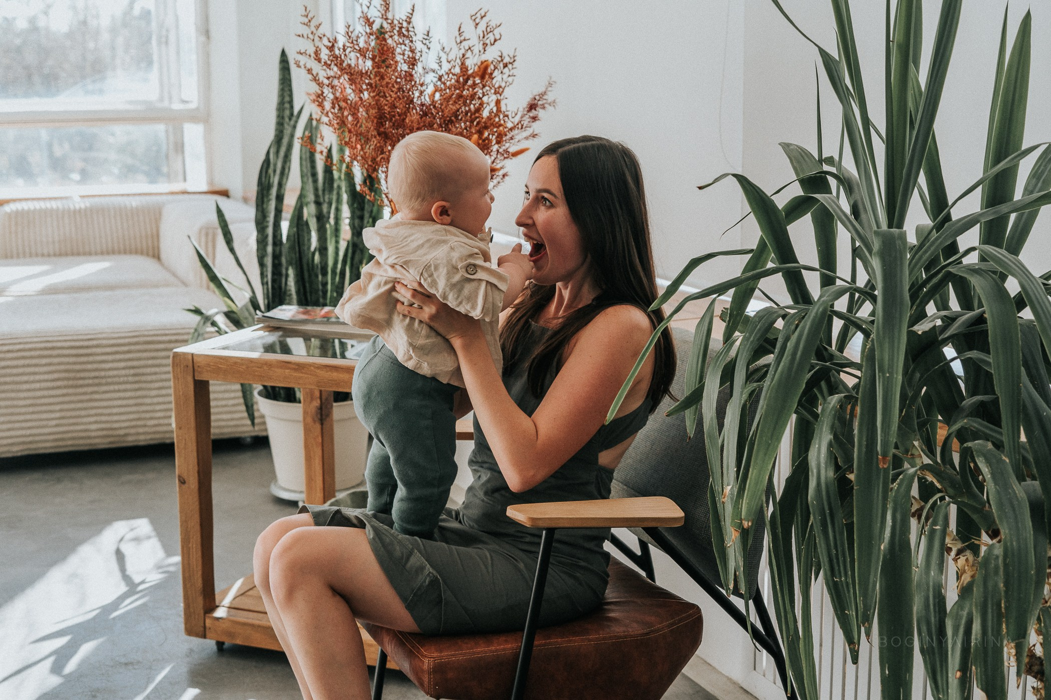 визуальный артист, который фотографирует детство