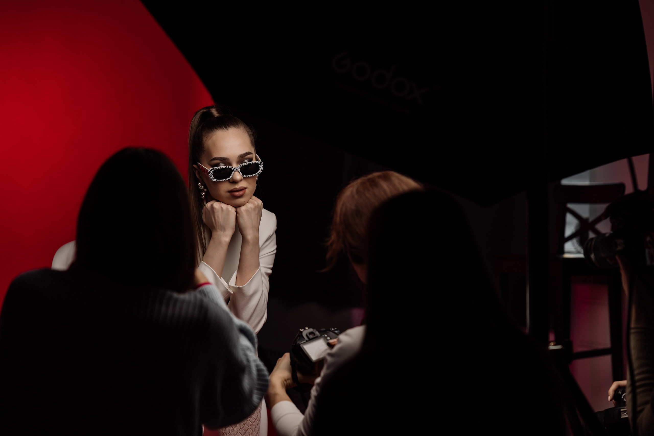 Оффлайн-курсы. Медиашкола Факультет — сеть фотошкол, в которой преподают профессиональные практикующие фотографы с огромным опытом!