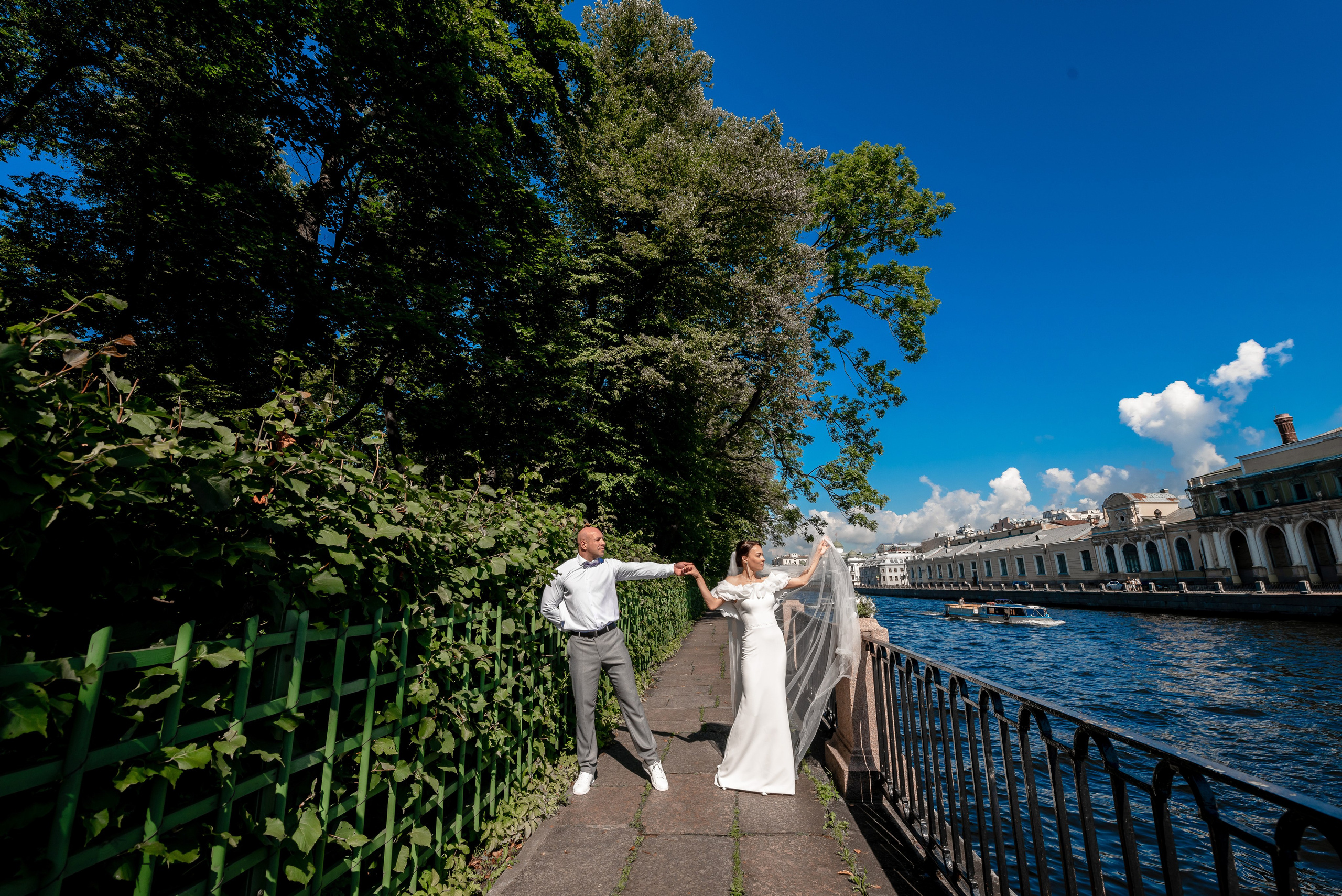 Летняя свадьба В Санкт-Петербурге и красивой выездной регистрацией Даши и Саши. Воздушная свадебная фотосессия в Петербурге. Портретный, семейный и свадебный фотограф в Санкт-Петербурге и в Пушкине Ширяев Денис