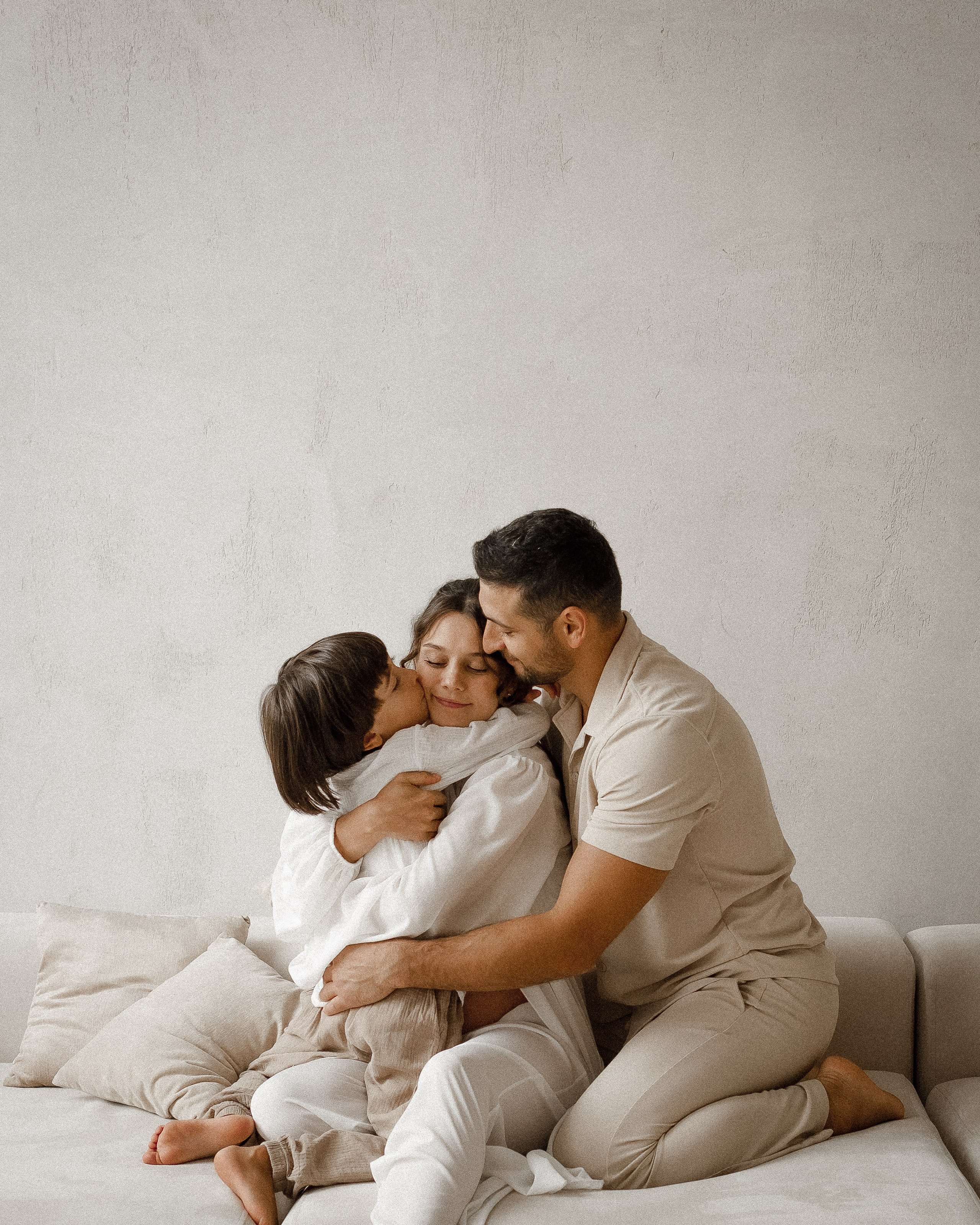 семейная фотосессия в студии с детьми в москве, детская фотосессия в фотостудии в москве, уютные нежные семейные фотосессии в москве, семейная беременная фотосессия в москве с детьми, фотосессия беременности с мужем в москве, светлые фотостудии в москве, стильные семейные фотосессии в москве, фотосессии в стиле lifestyle, фотосессии в стиле лайфстайл в москве, Семейная фотография в москве , семейный фотограф в москве , семейная фотосессия в москве , семья , детская фотография , фотограф , женский портрет , фотосессия , детский портрет , детский фотограф , lovestory , новогодняя фотосессия , детское фото , детская фотосессия , эмоциональные семейные фотосессии в москве, портретная фотография в москве, заказать семейный фотоальбом в москве