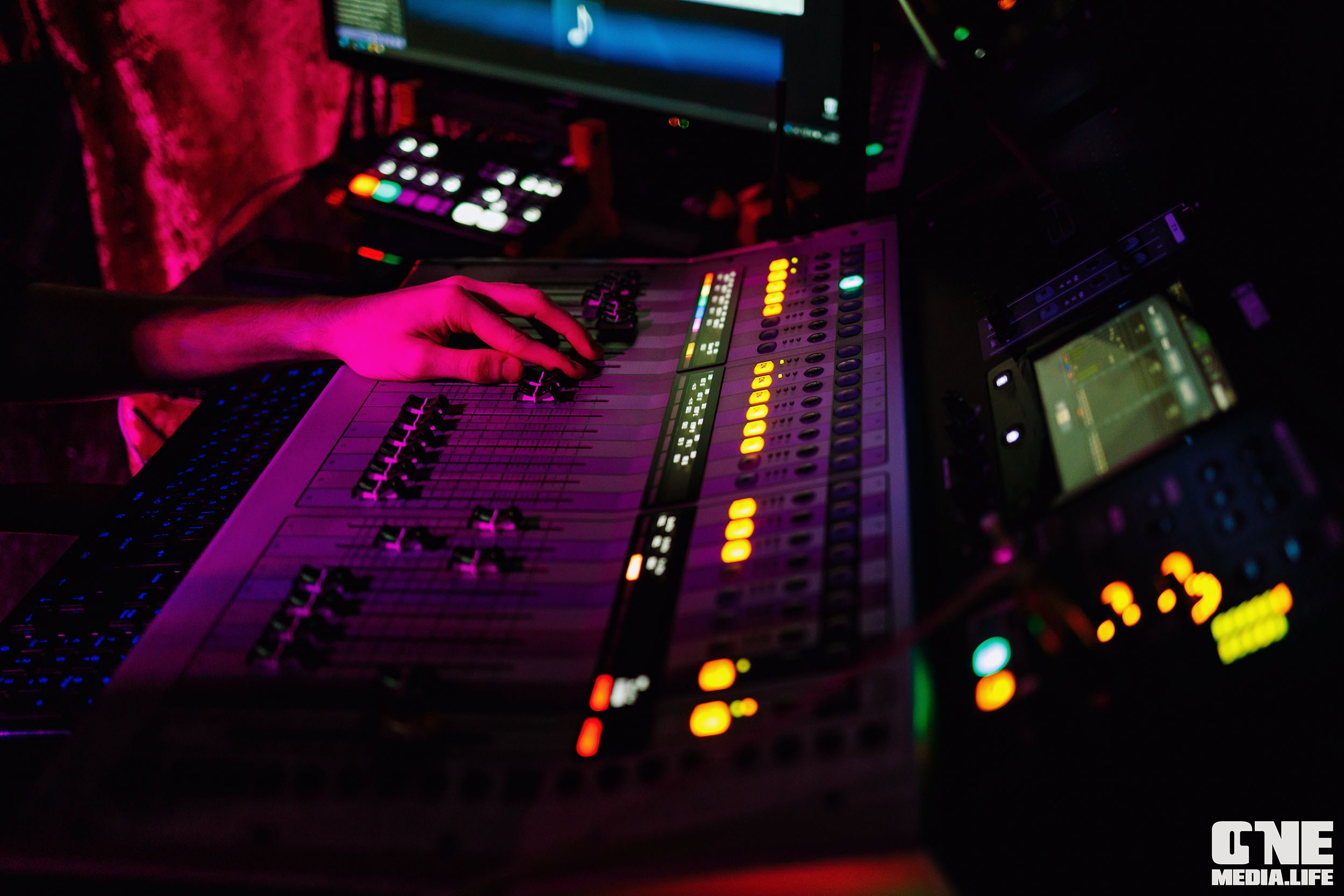 Фоторепортаж из караоке-клуба Эйфория. One Media Life: фоторепортажи, фотоотчеты с мероприятий и заведений