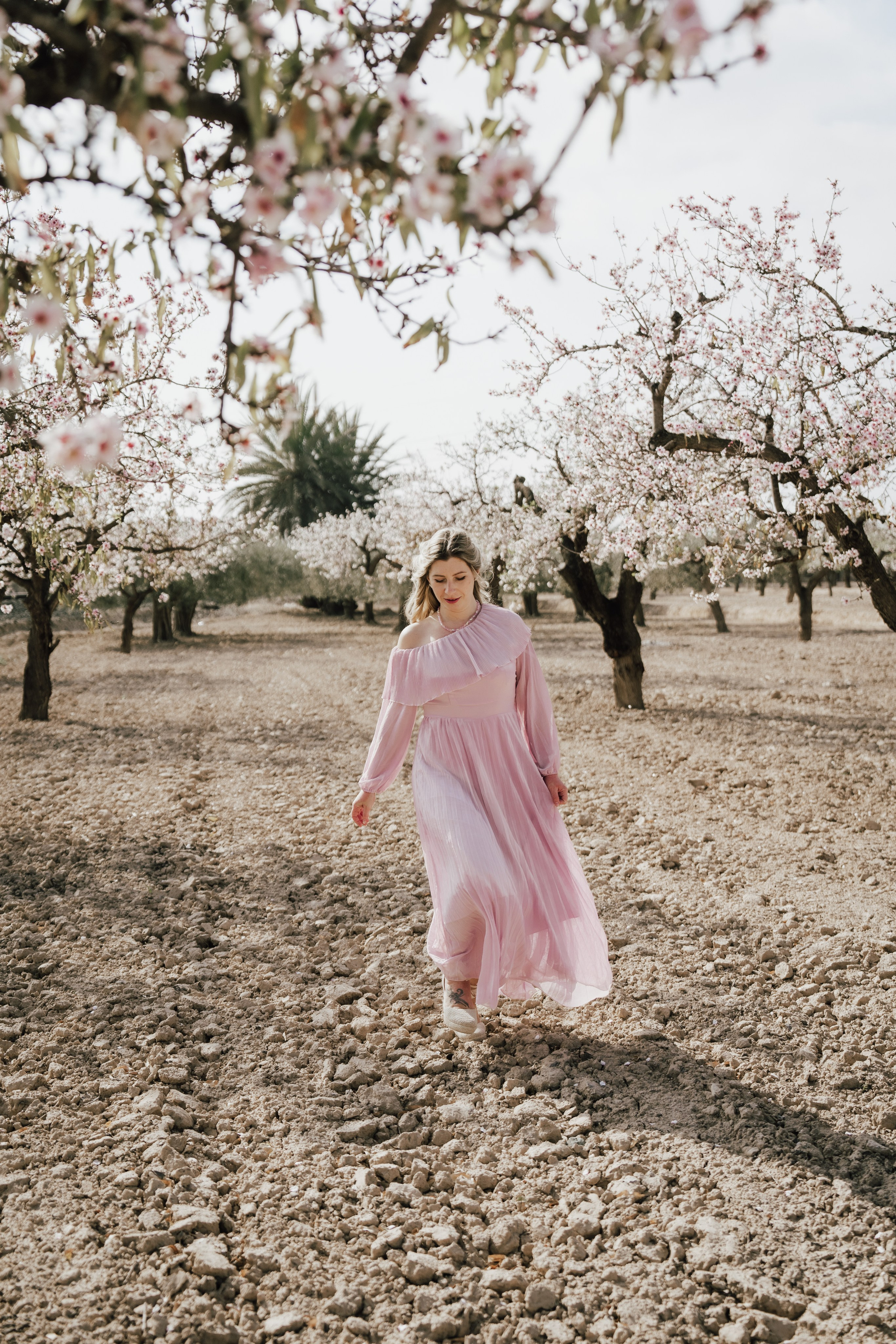 семейная фотосессия в цветущем саду в Бениндорме