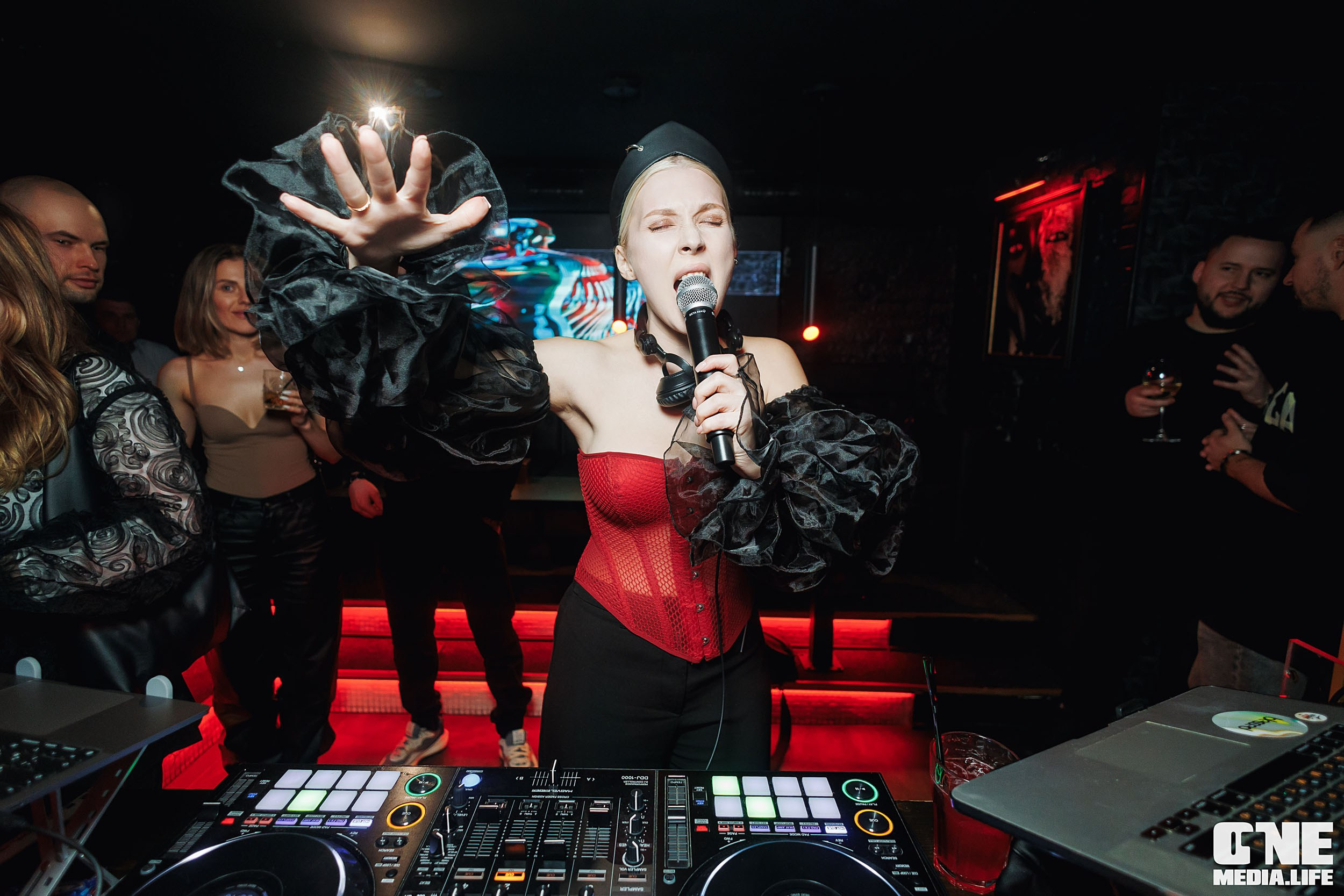 Фоторепортаж из бара Secret. One Media Life: фоторепортажи, фотоотчеты с мероприятий и заведений