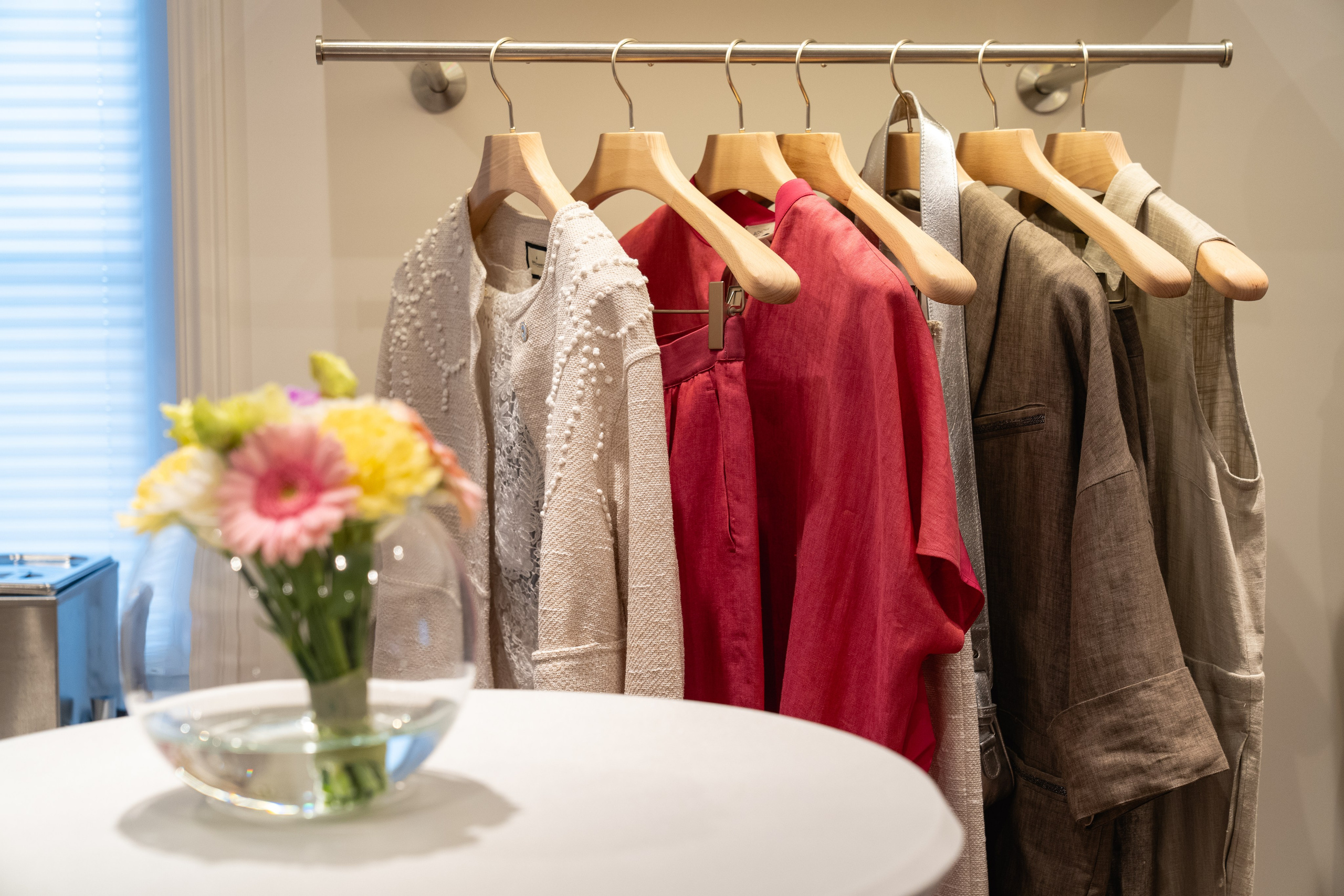 Занимаюсь профессиональной фотографией и живу рядом с Байкалом. Работаю в разных жанрах